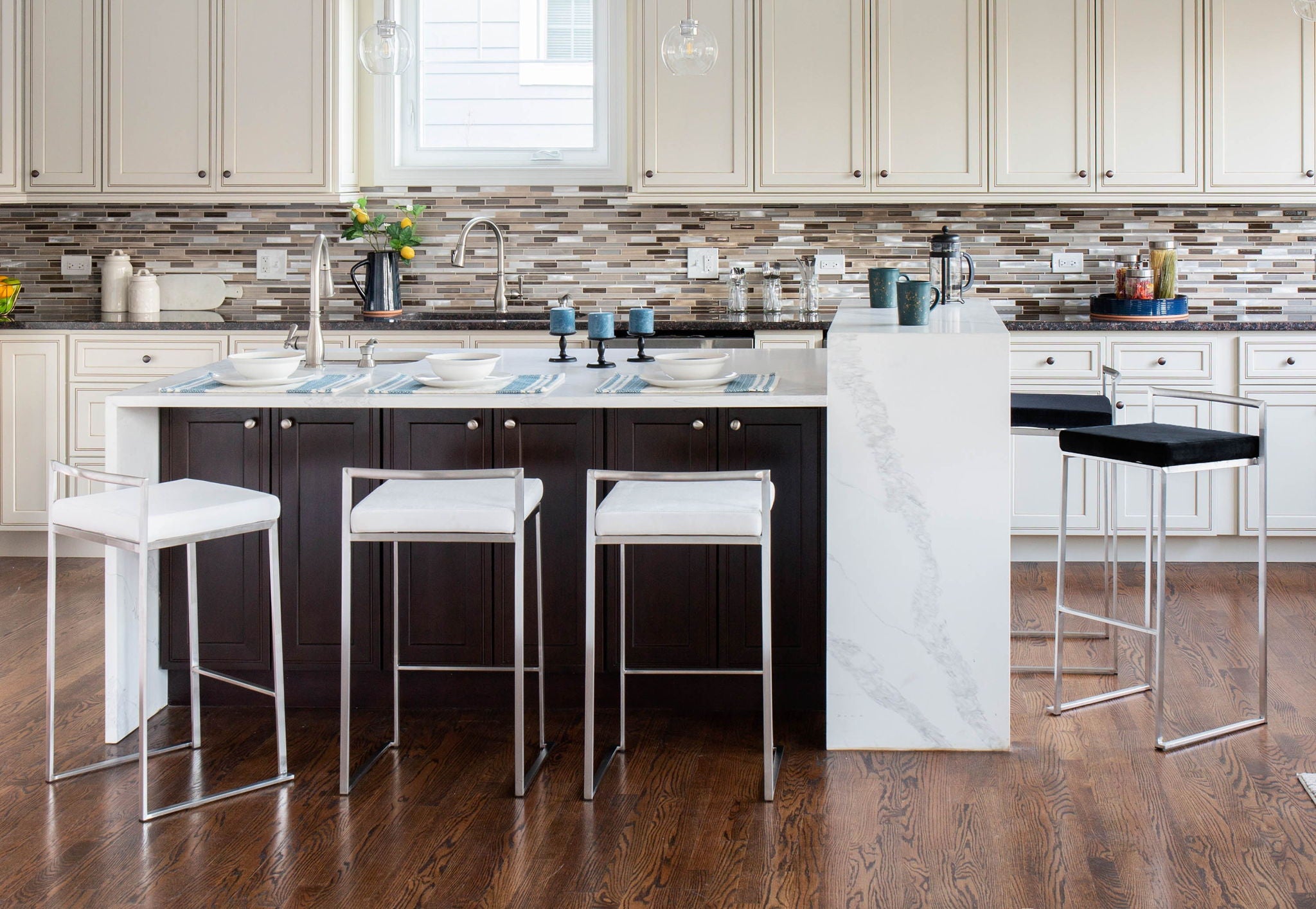 Fuji - Contemporary And Elegant Design Stackable Barstool