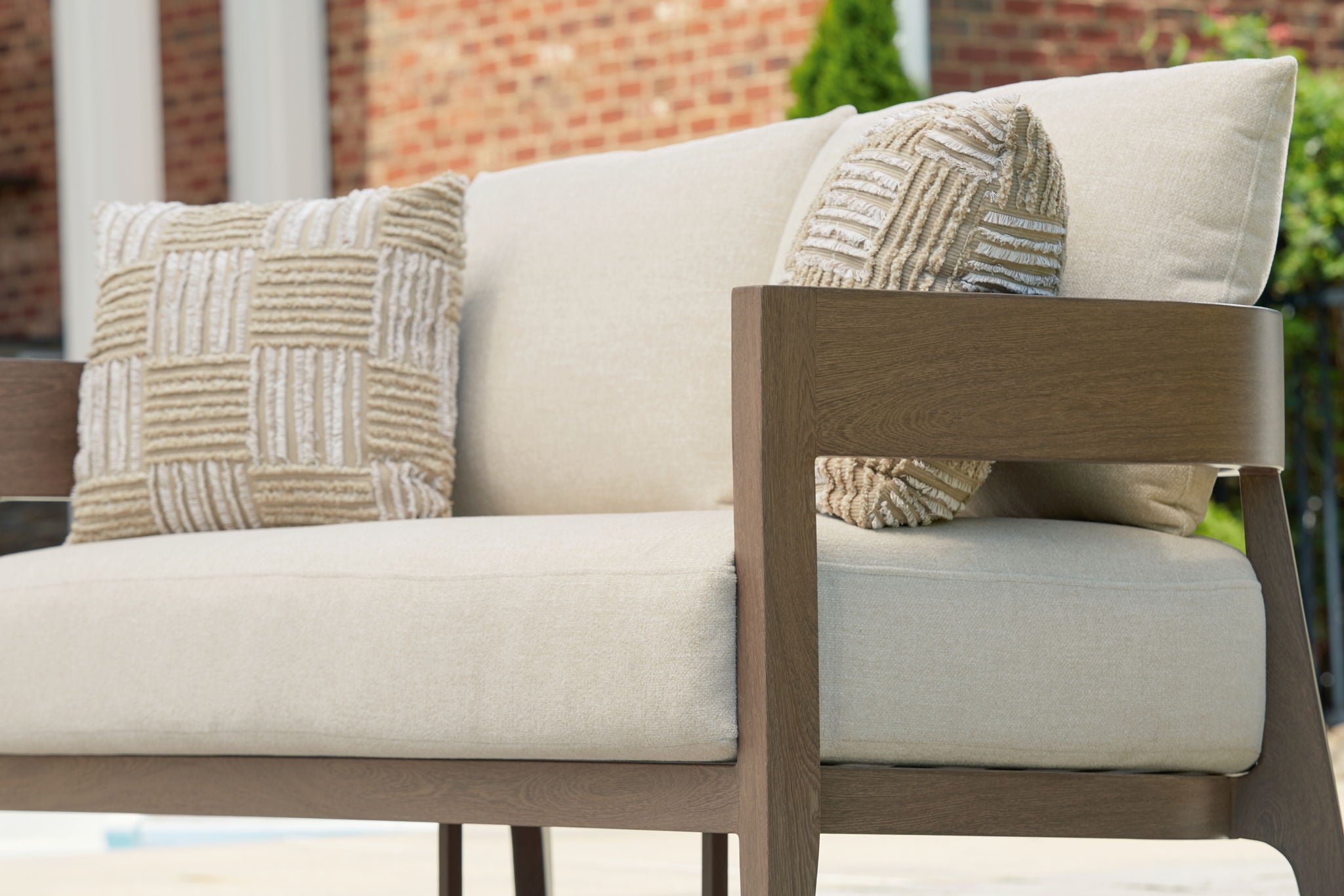 Serene Bay - Loveseat With Cushion - Dark Brown / White