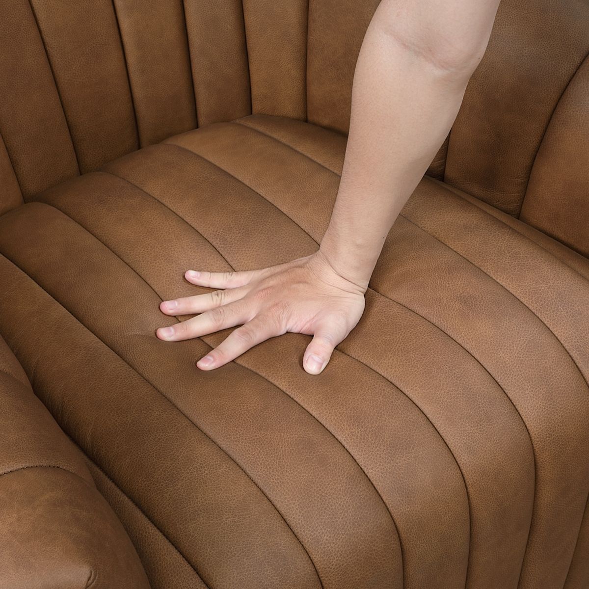 Boulevard - Swivel Chair - Light Brown