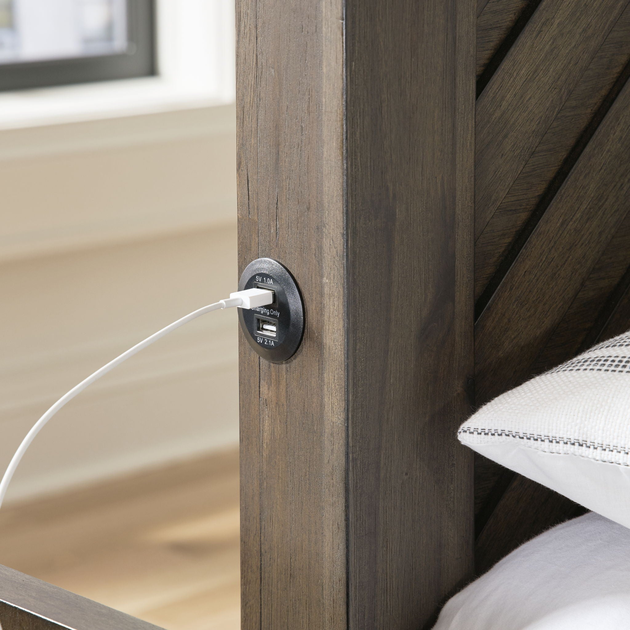 Arkenton - Panel Bed