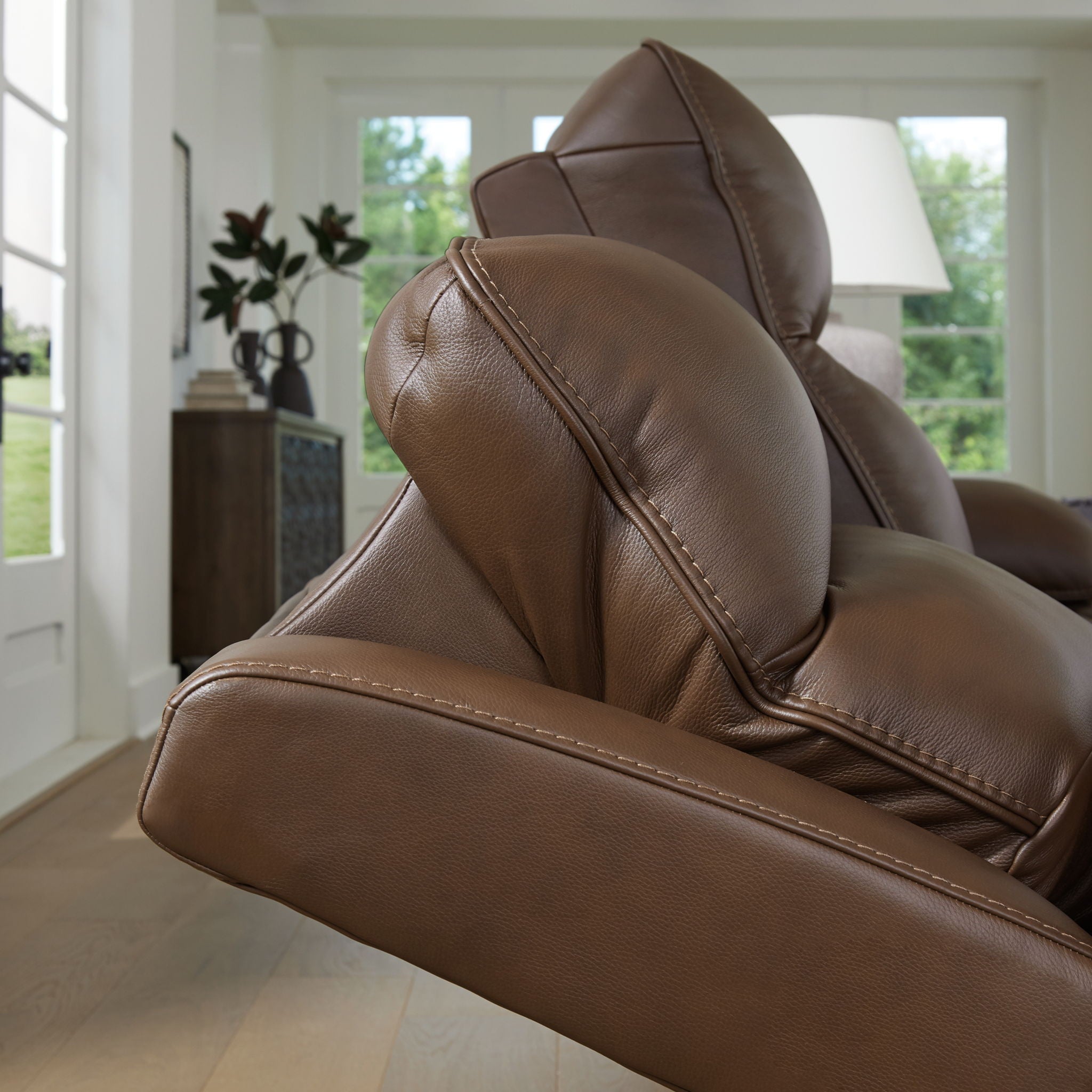 Vonryan - Power Recliner / Adj Headrest - Tobacco