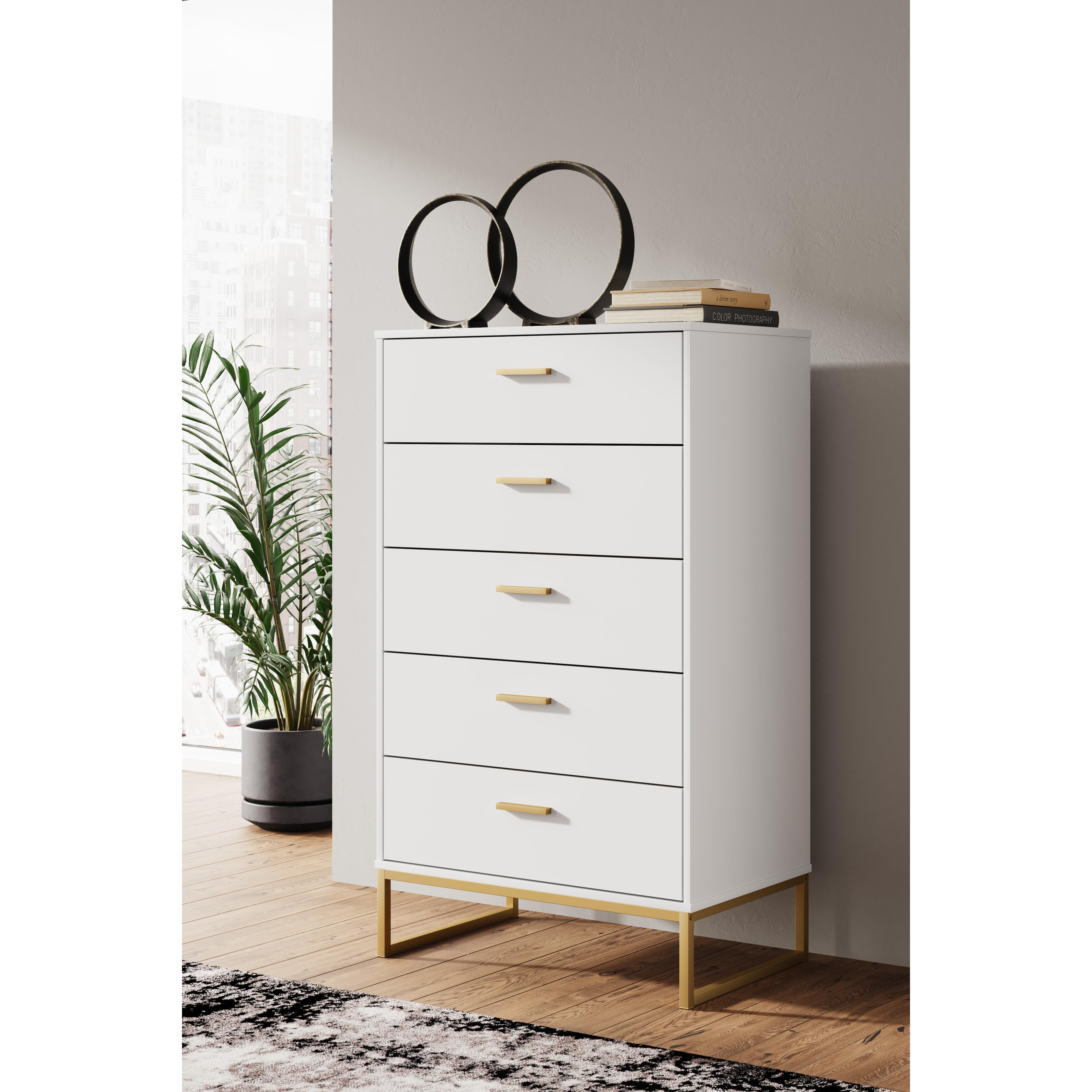 Diamond Modern Furniture Exclusive Design Socalle 5-Drawer Chest EB1867-245 IMAGE 7