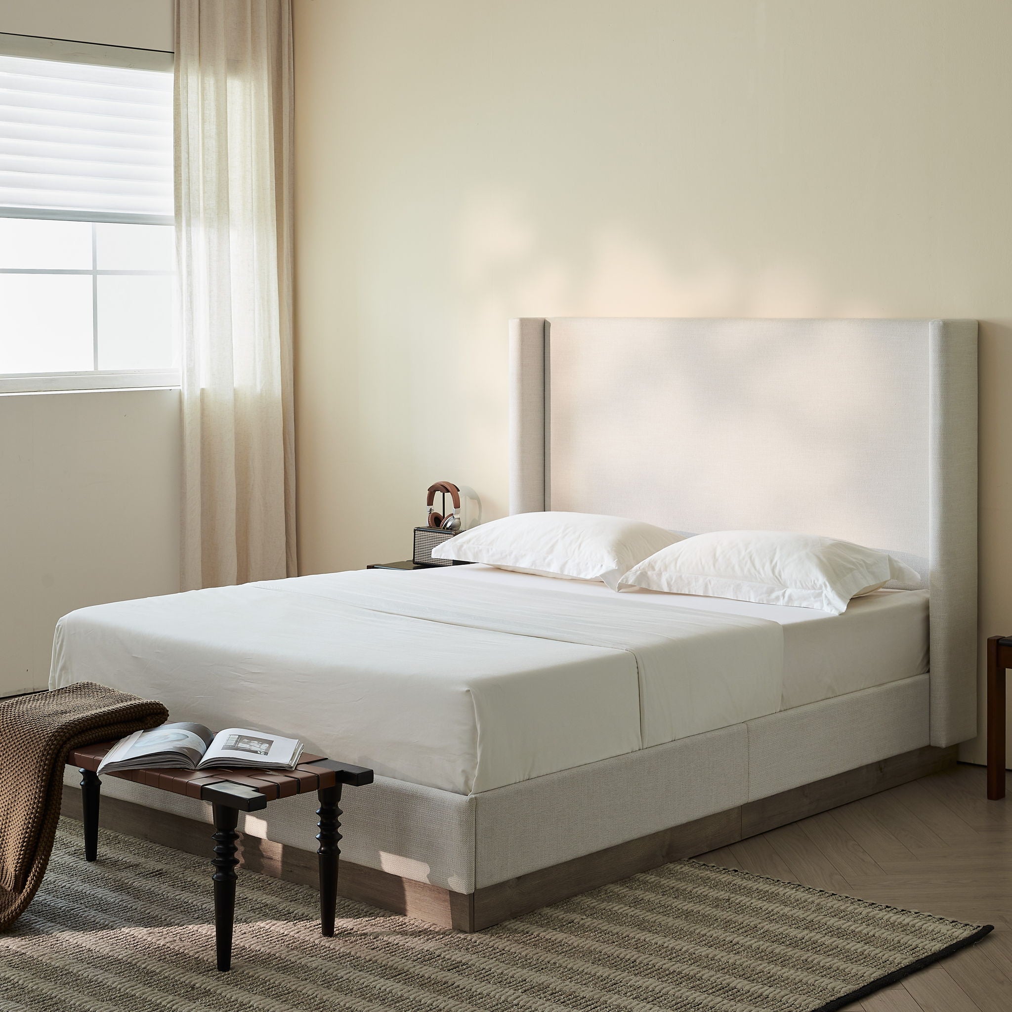 Hosford - Minimalist Upholstered Wingback Bed