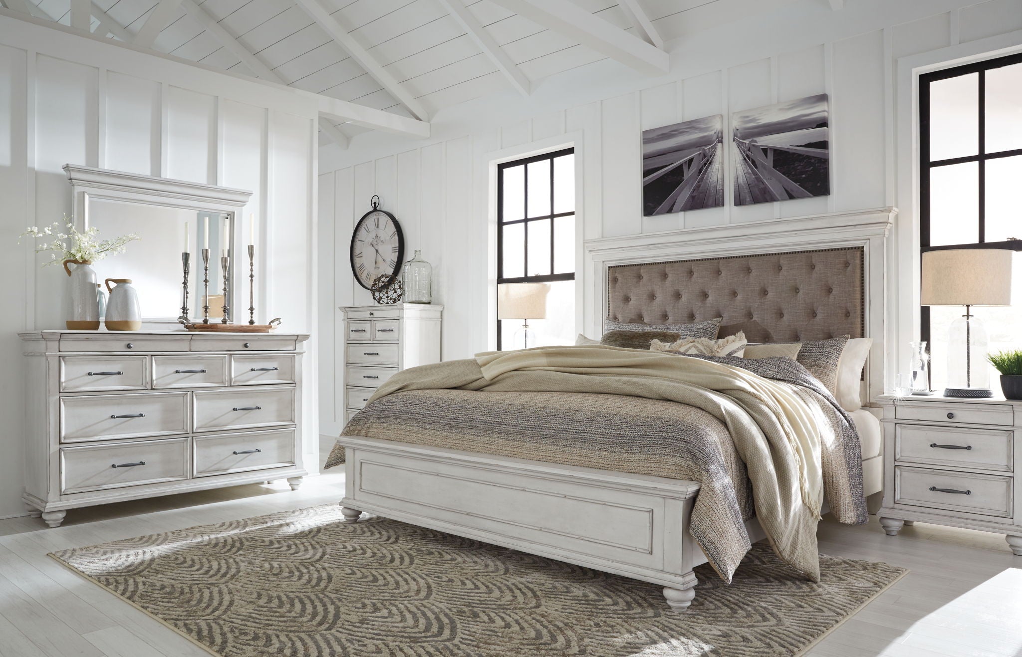 Kanwyn - Upholstered Panel Bed
