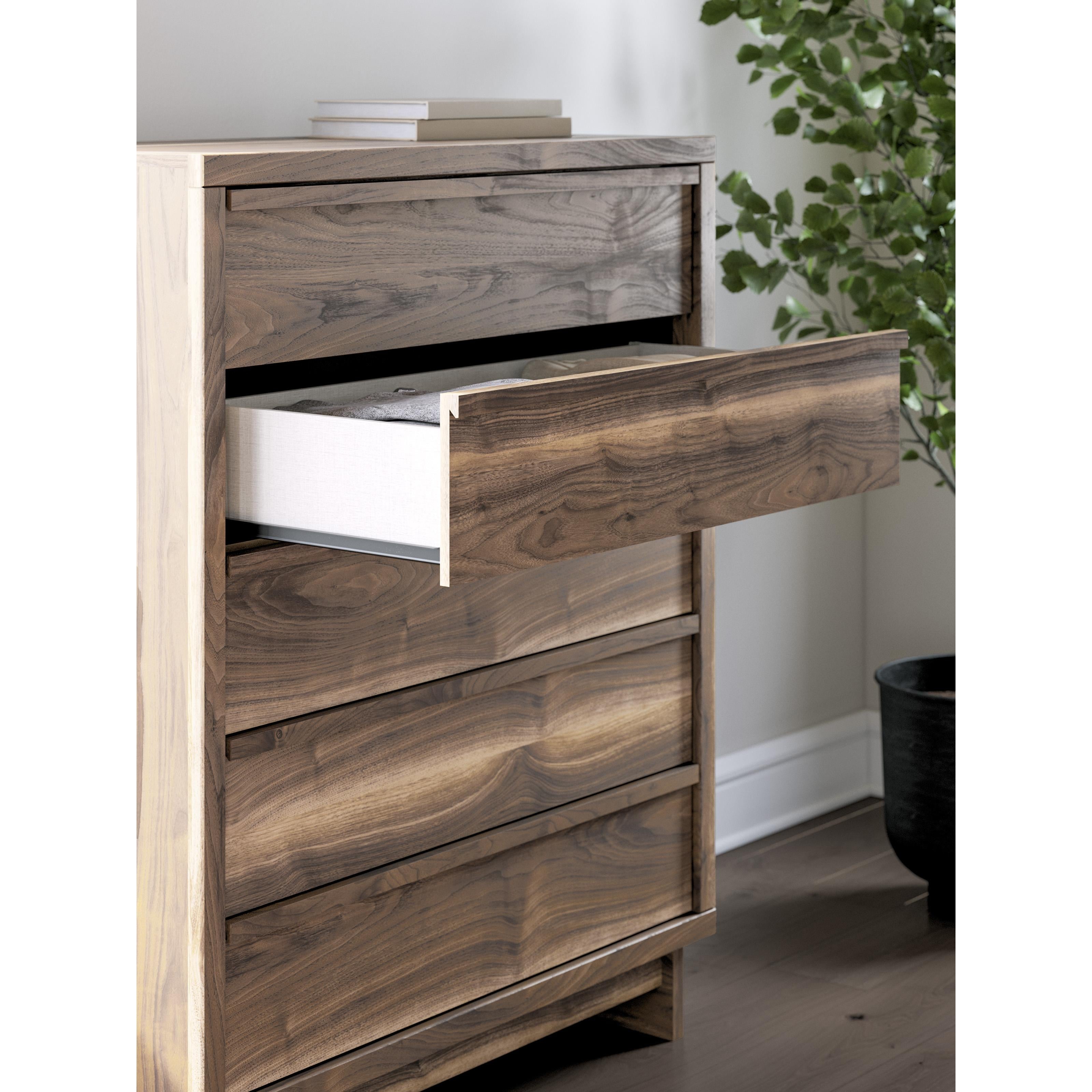 Diamond Modern Furniture Exclusive Design Chirason 5-Drawer Chest PCB3367-345 IMAGE 8