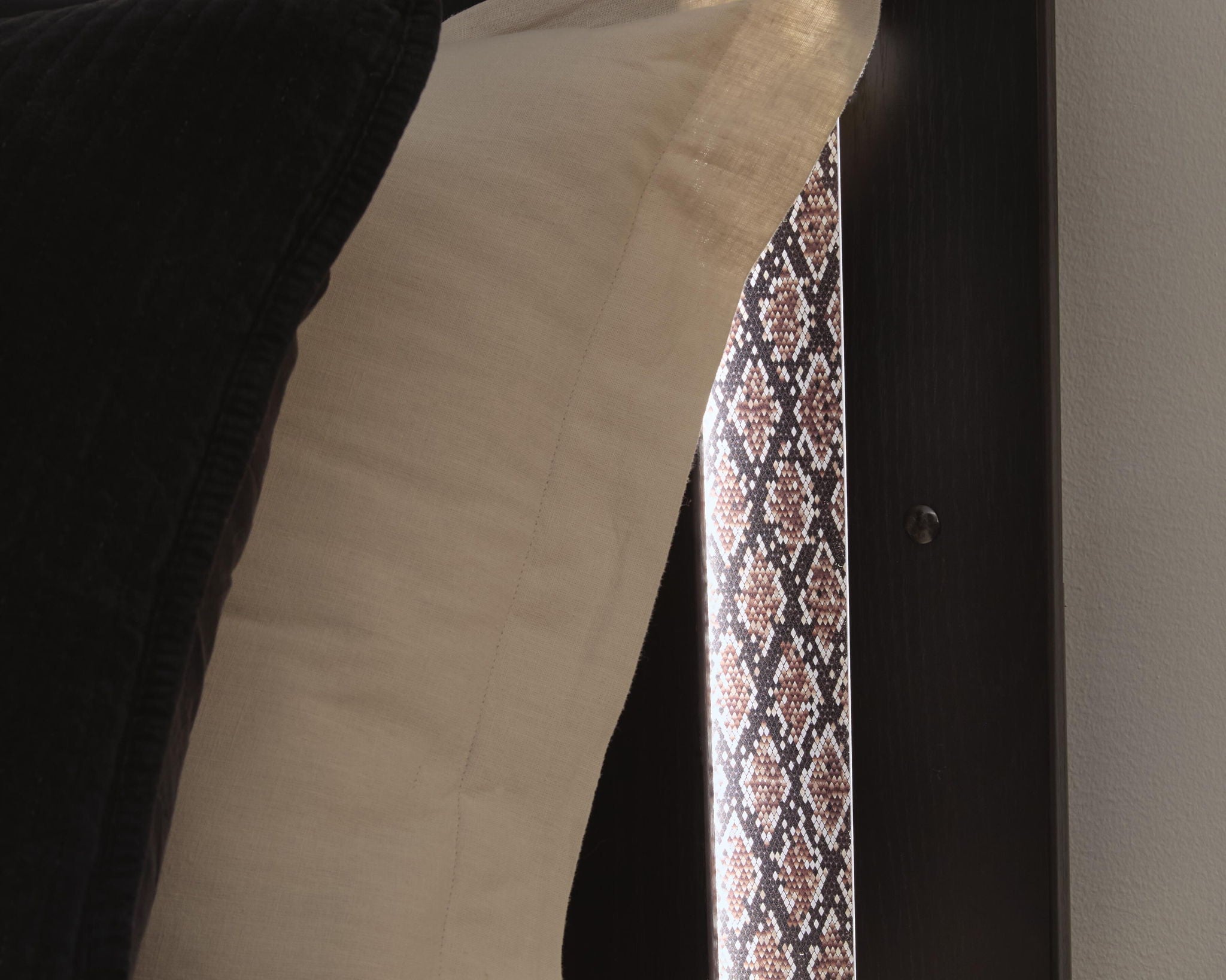 Shoralli - Panel Bed