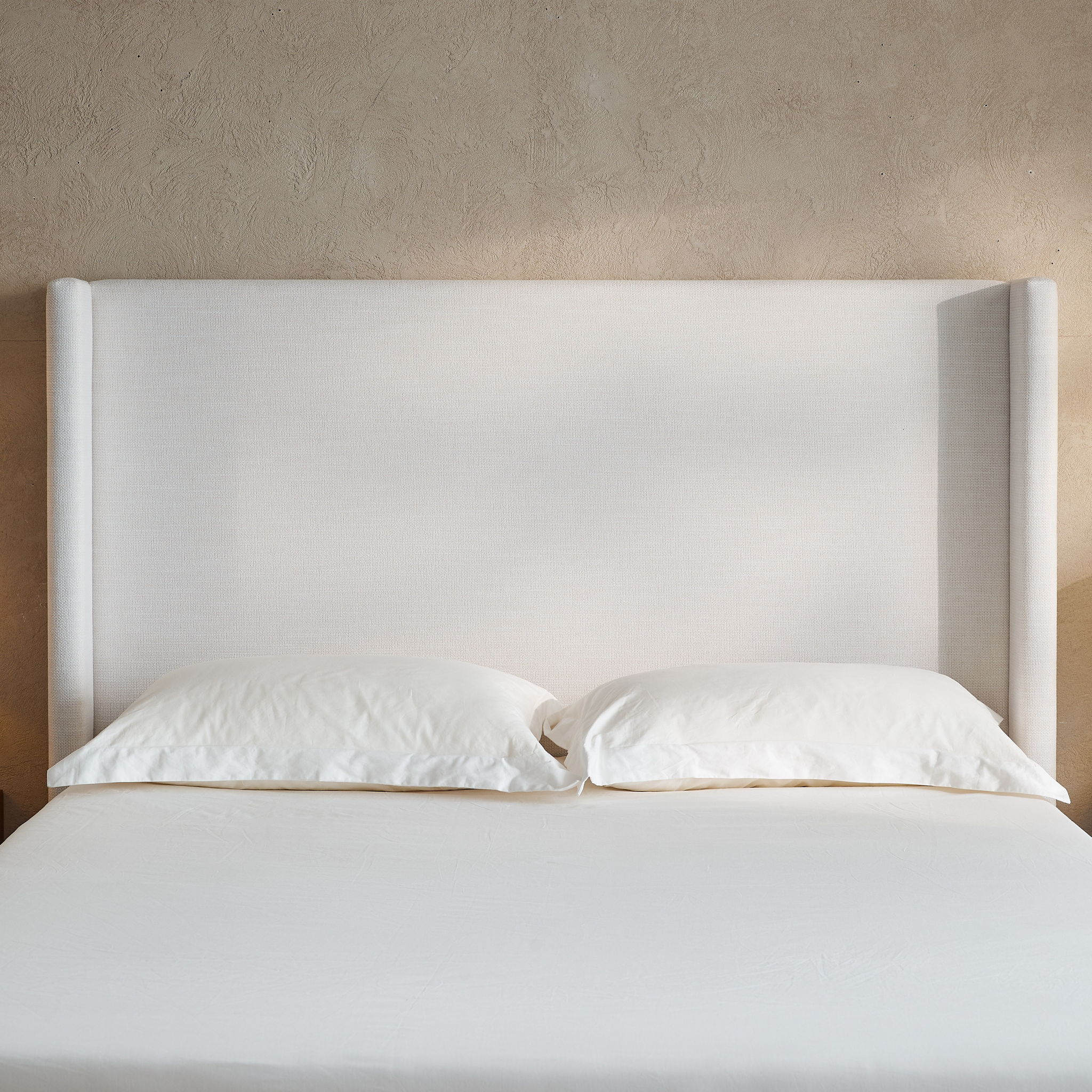 Hosford - Minimalist Upholstered Wingback Bed