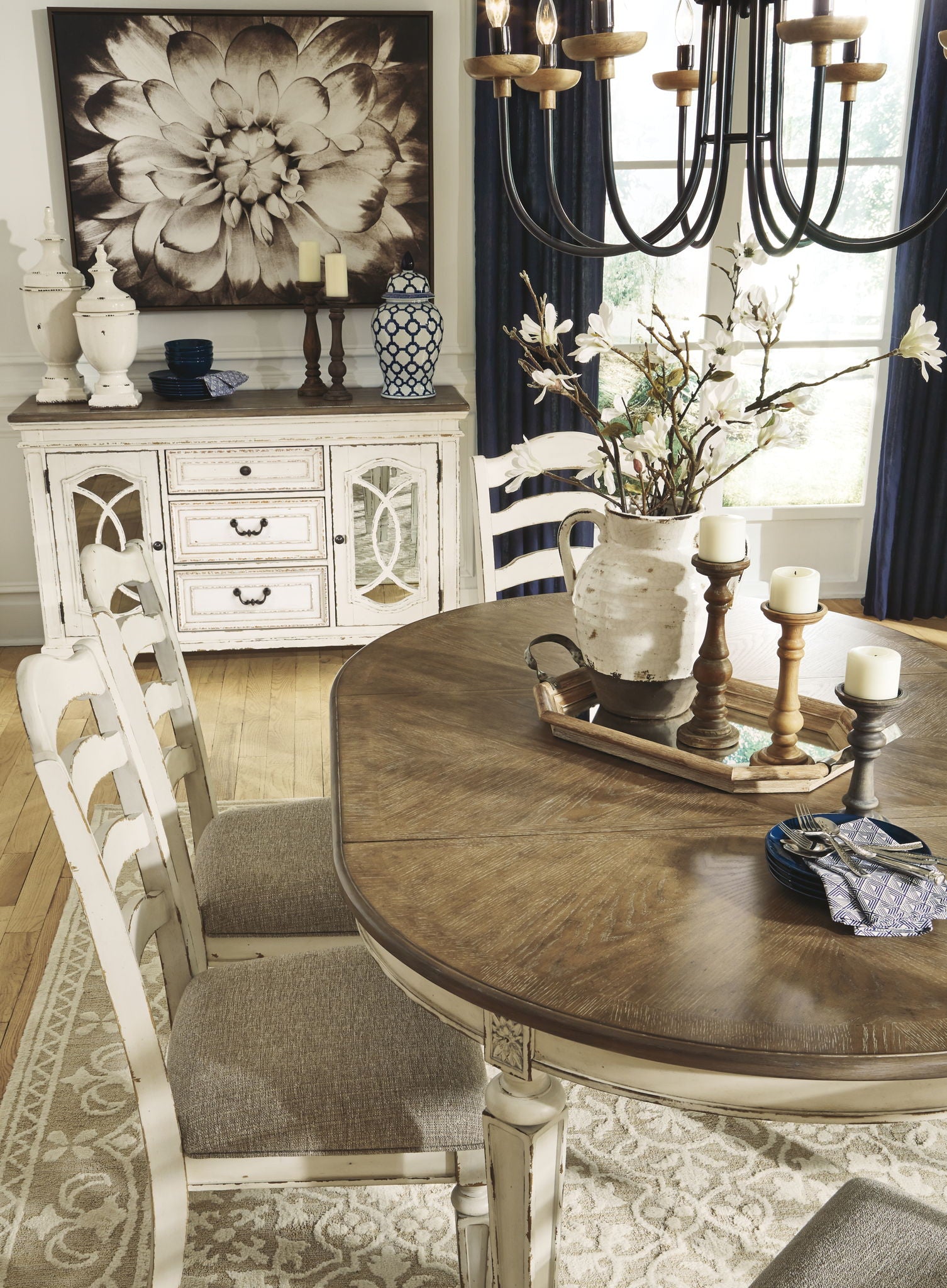 Realyn - Oval Dining Room Extension Table - Chipped White