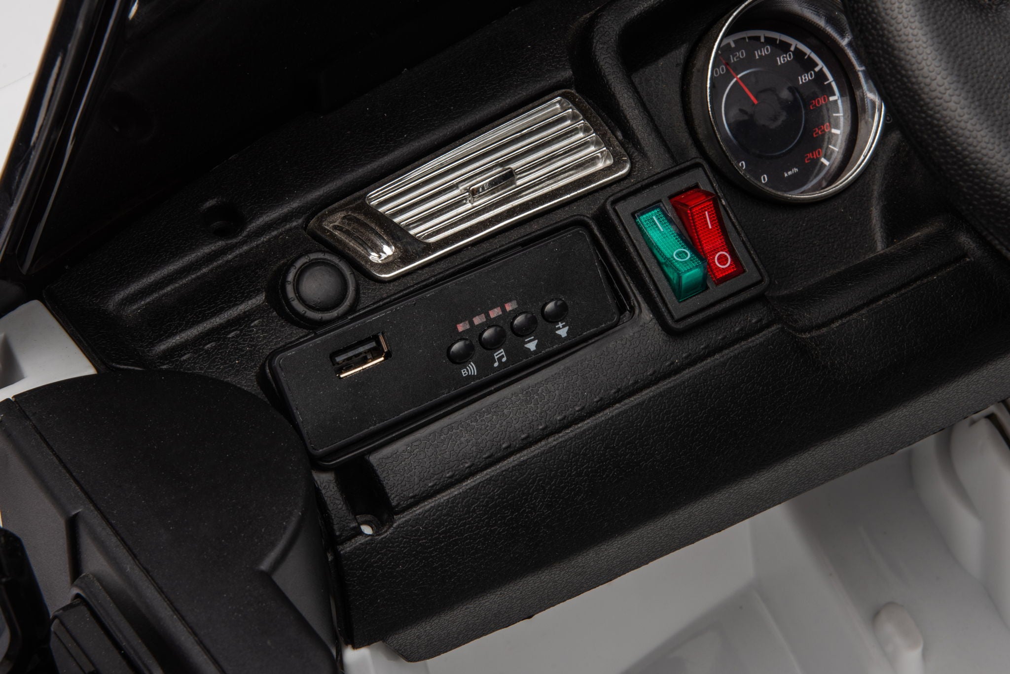 12V7A 30W*2 Four-Wheel Drive Seat One Button Start, Forward And Backward, High And Low Speed, Music, Front Light, Power Display, Two Doors Can Open, 2.4G R / C, Seat Belt Four Wheel Absorber