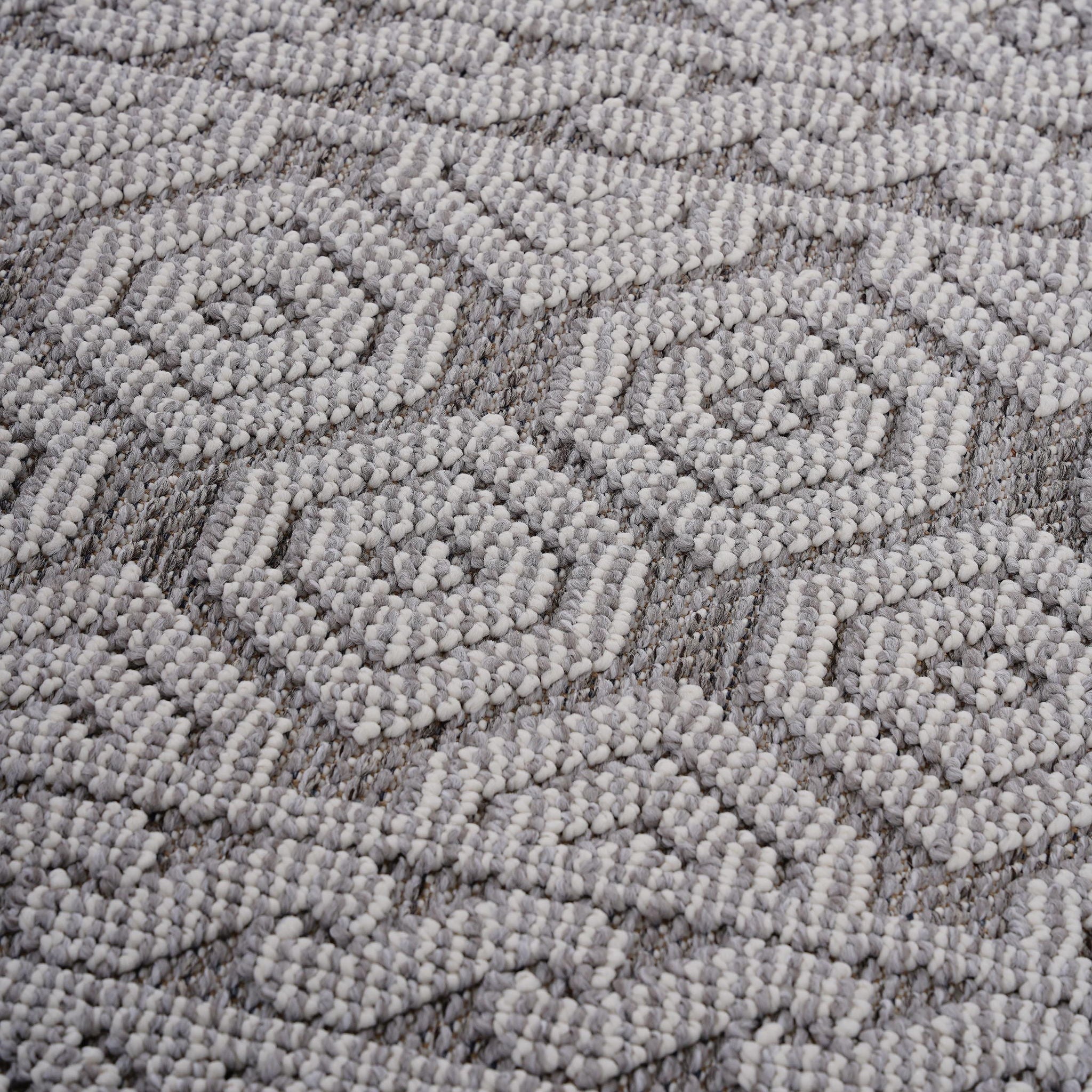 Guros - 6' X 9' Geometric Indoor / Outdoor Area Rug - Gray / White