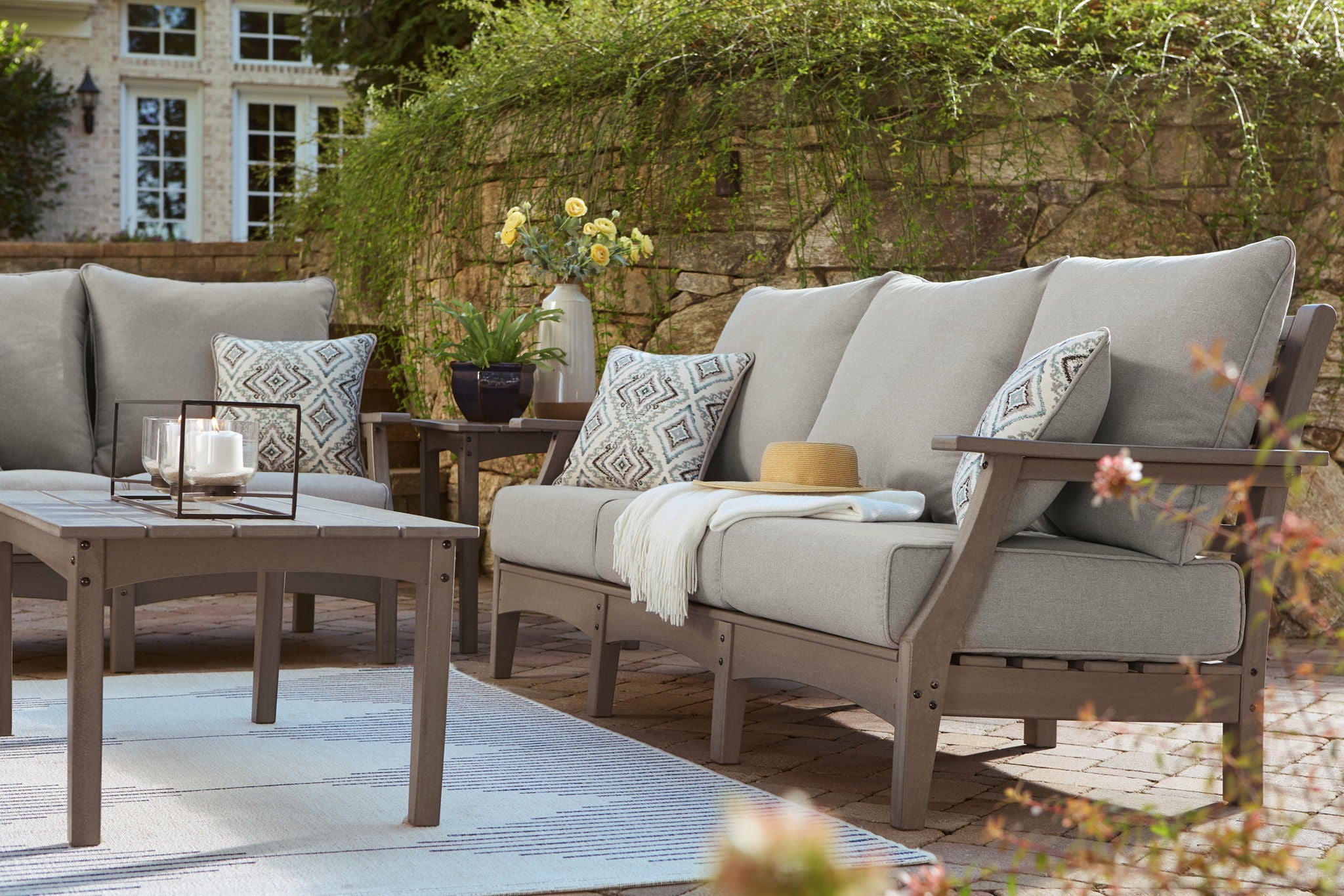 Visola - Sofa with Cushion - Gray