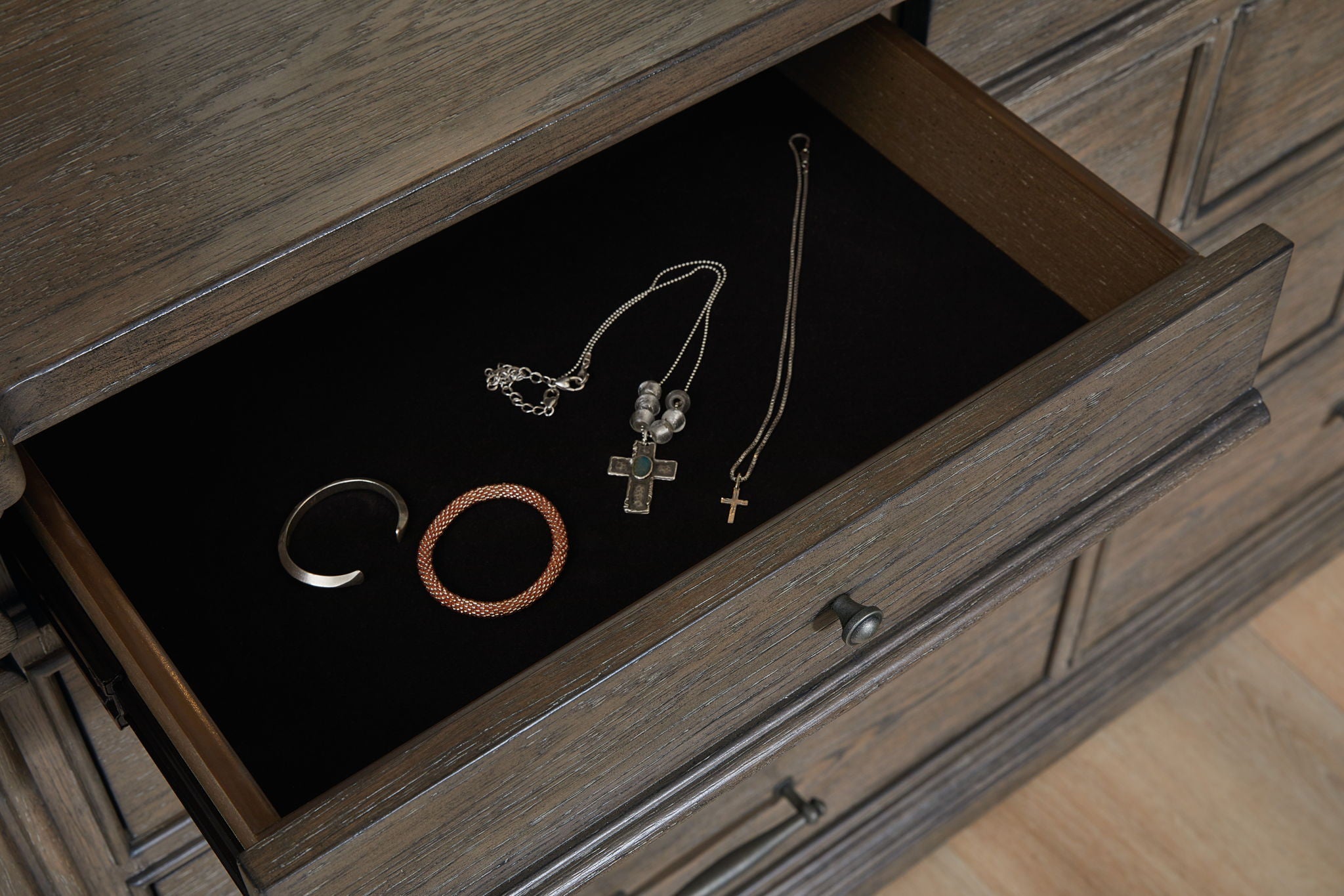 Madison Ridge - 10 Drawer Dresser