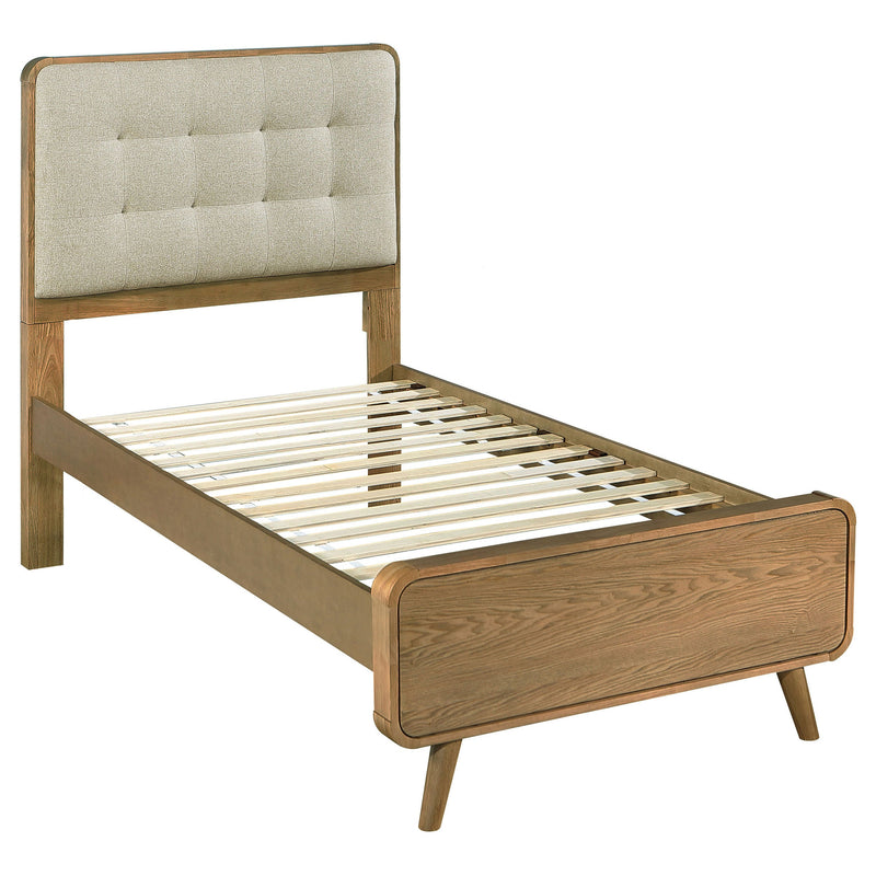 Robyn  California King Bedroom Set Dark Walnut