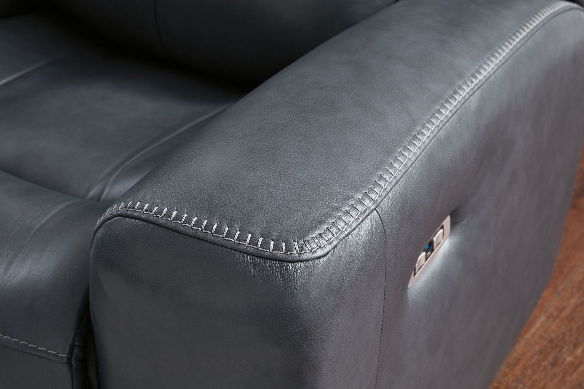 Next Move - Power Reclining Loveseat With Console / Adjustable Headrest