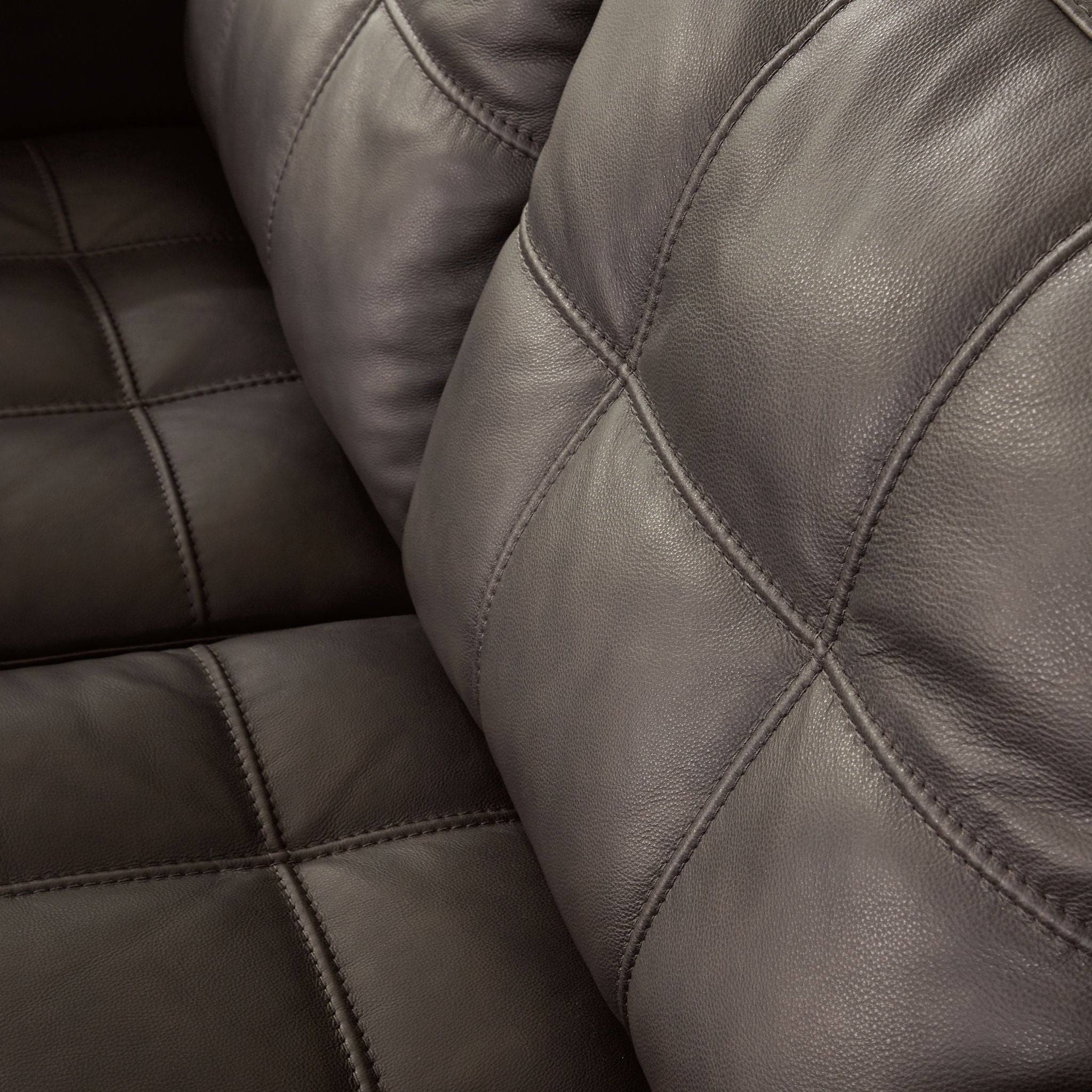 Luigi - Loveseat - Thunder