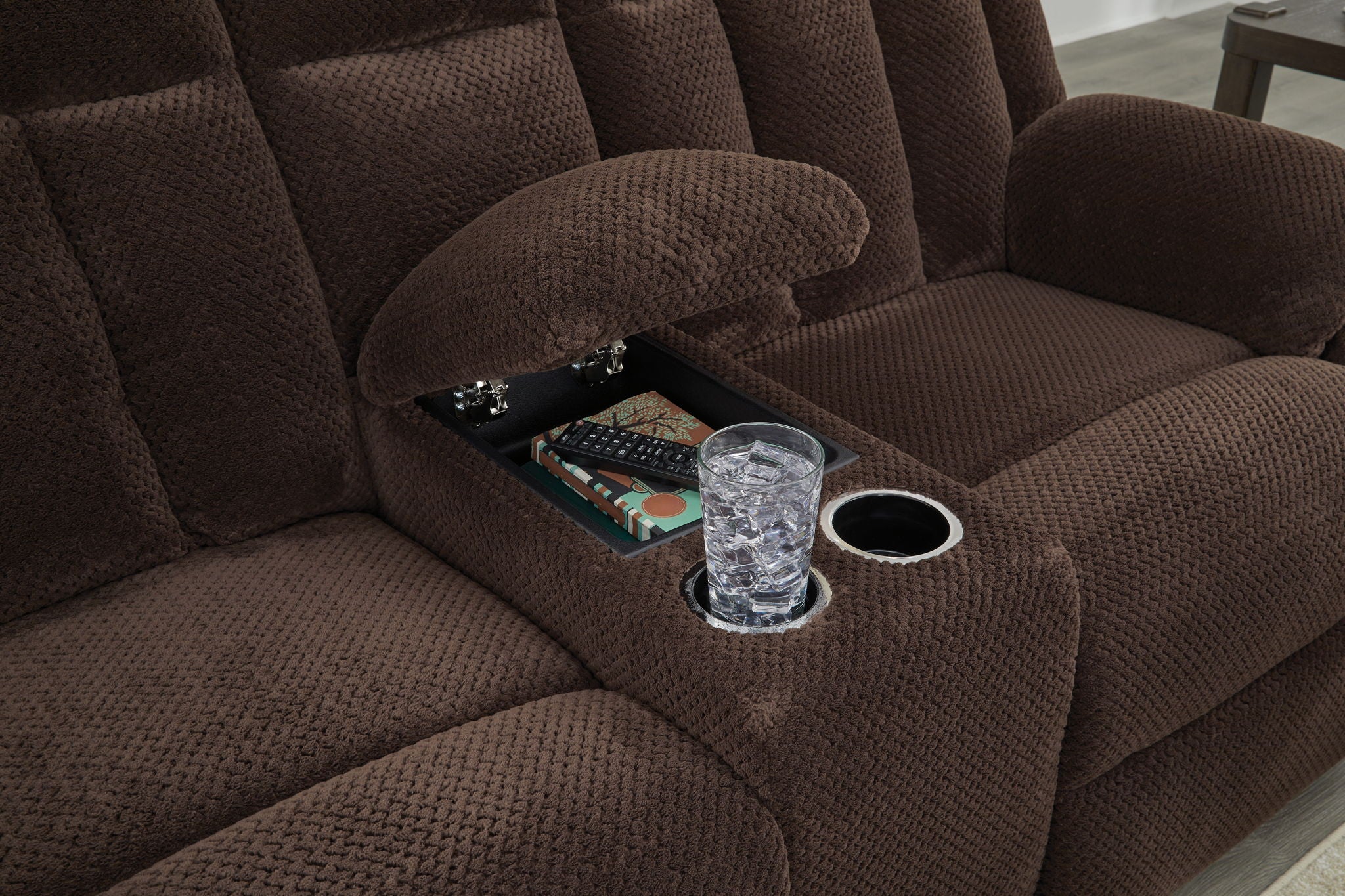 Free Wake - Double Relcining Power Loveseat With Console - Chocolate