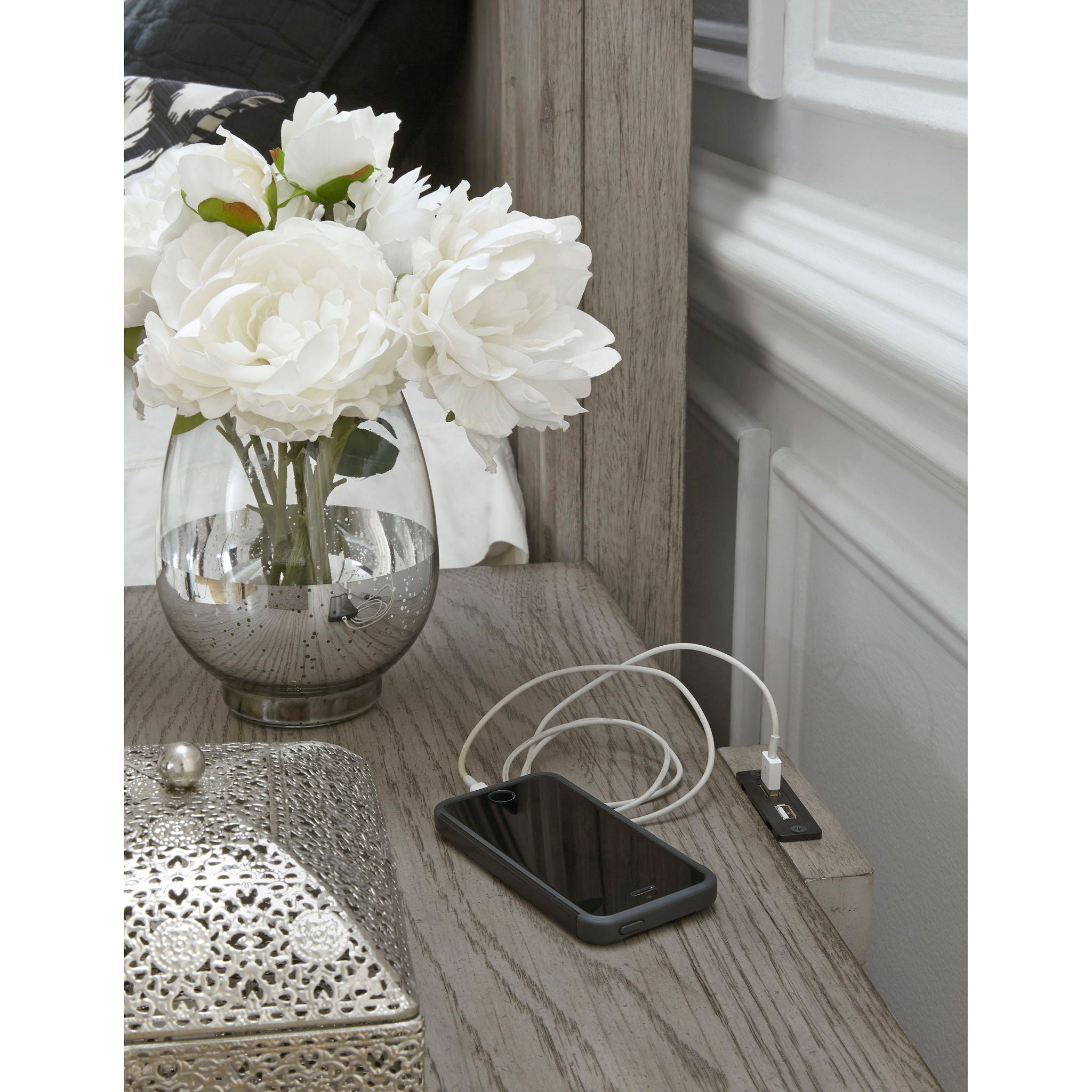 Madison Ridge - 3 Drawer Nightstand