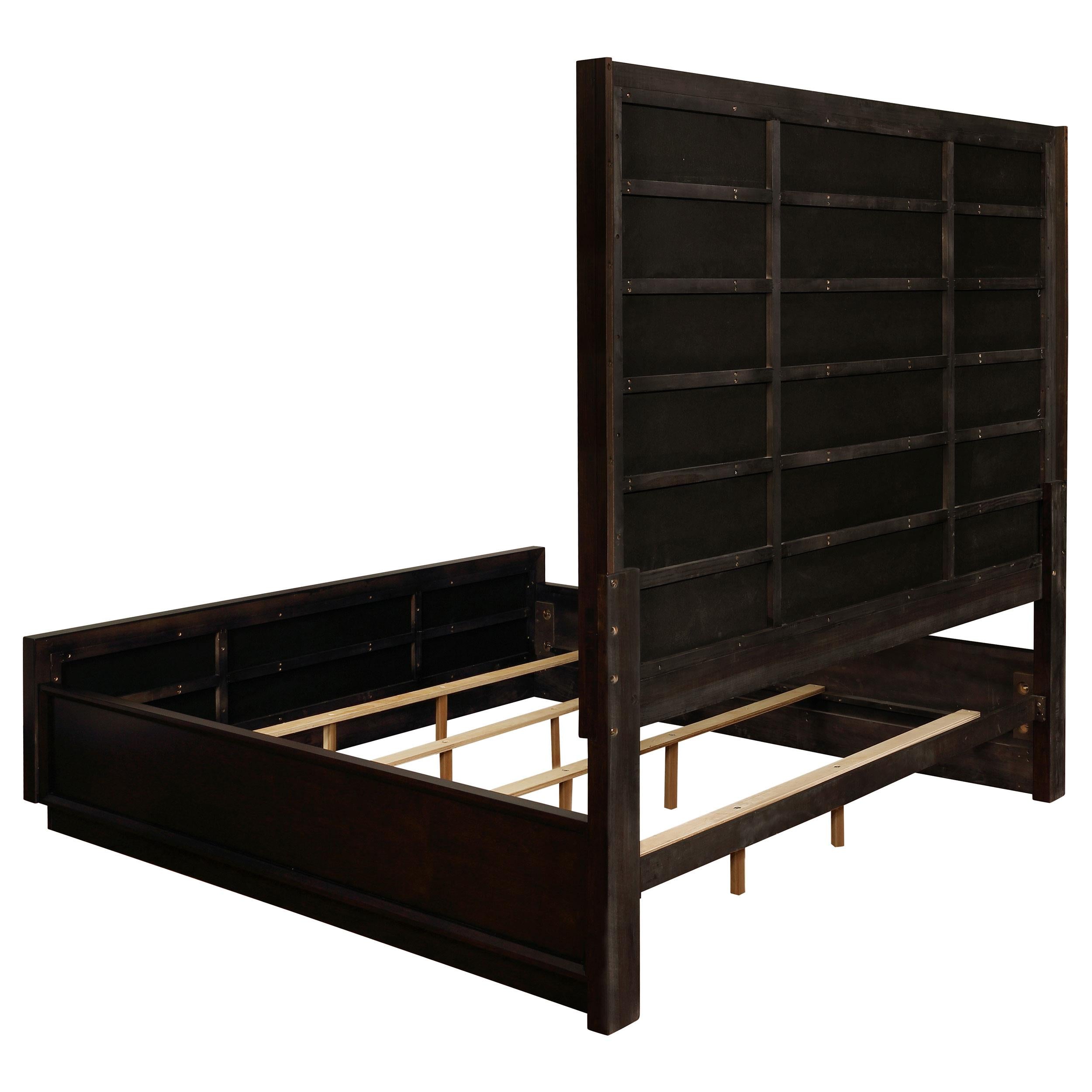Diamond Modern Furniture COA Luddington Queen Upholstered Panel Bed 223261Q IMAGE 3