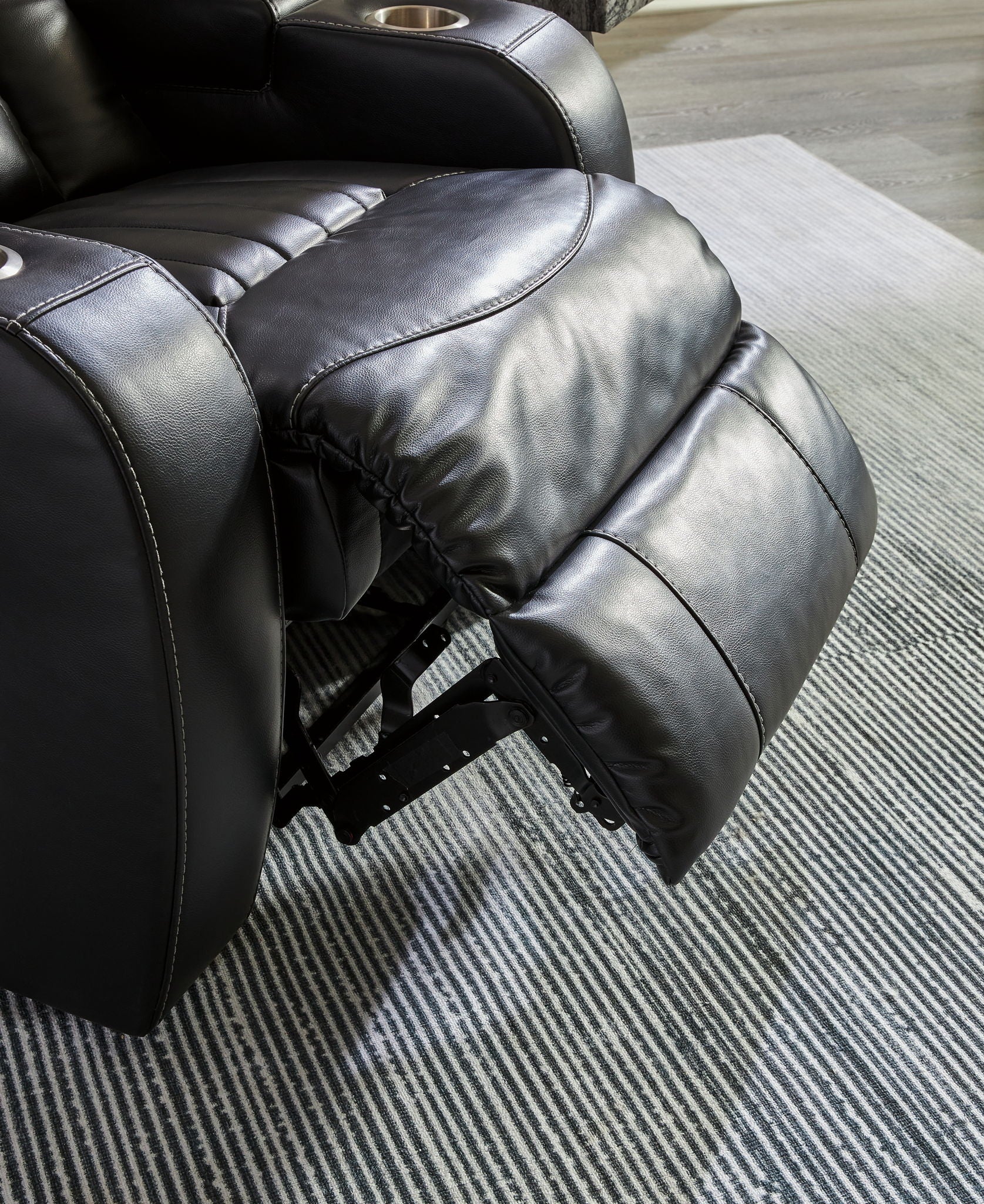 Caveman Den - Power Reclining Loveseat with Console/ Adj Hdrst - Midnight