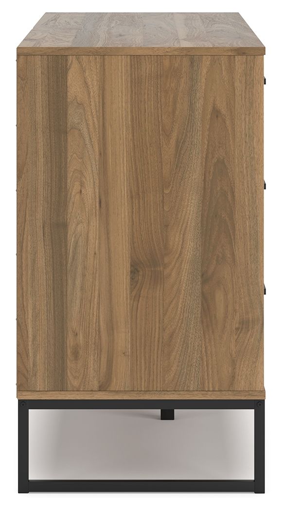 Deanlow - Six Drawer Dresser - Honey