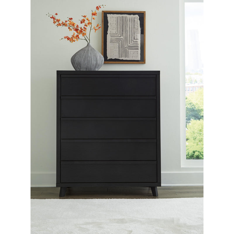 Signature Design by Ashley Danziar 5-Drawer Chest B1013-345 IMAGE 6