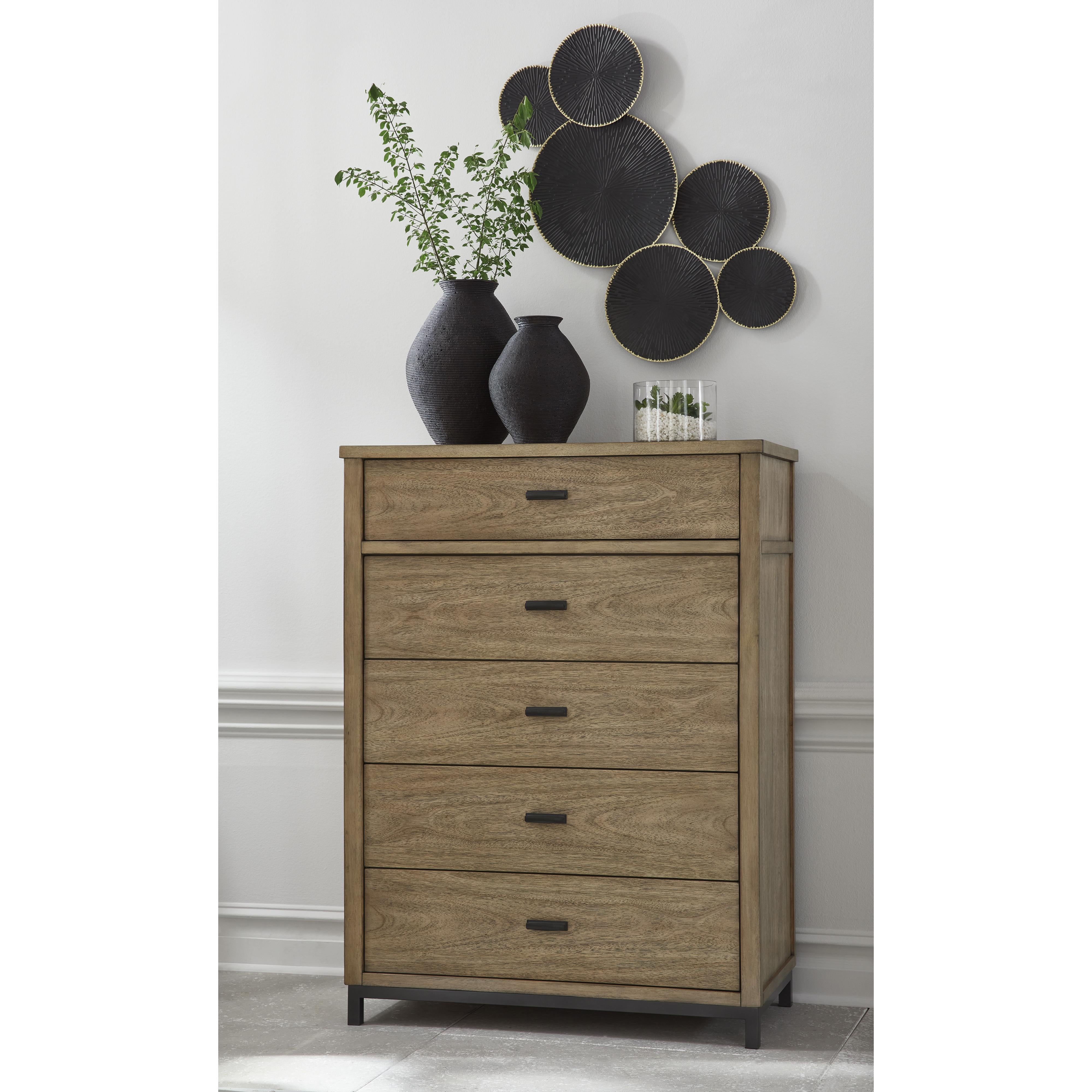 Diamond Modern Furniture Exclusive Design Tomtyn 5-Drawer Chest B622-46 IMAGE 5