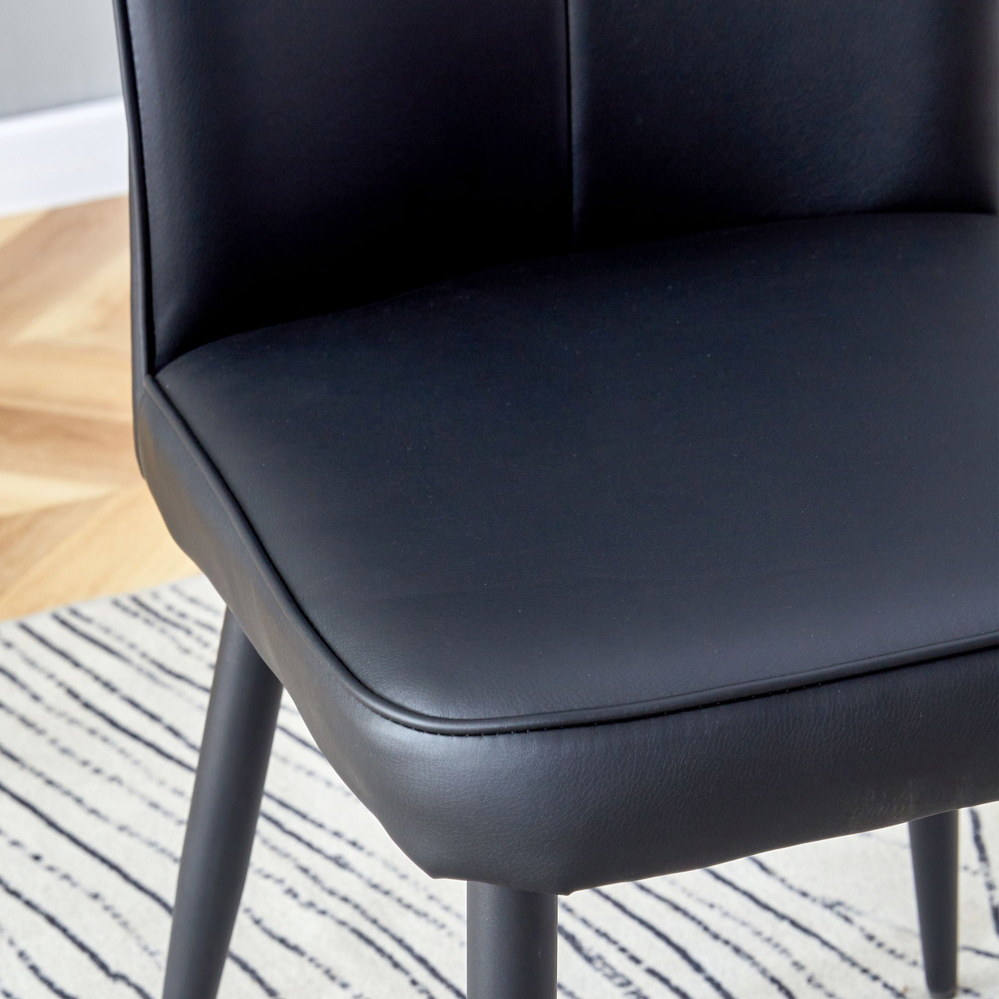 Modern Chair Set 4 Pieces With Vertical Backrest Design For Kitchen And Living Rooms - Black