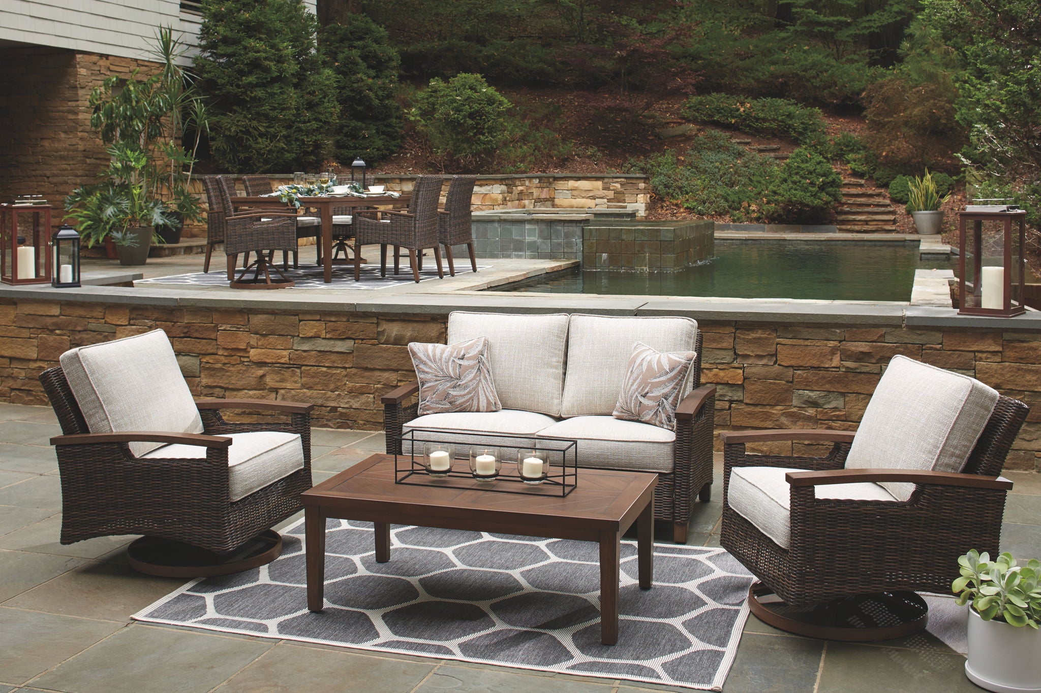 Paradise Trail - Loveseat w/Cushion - Medium Brown