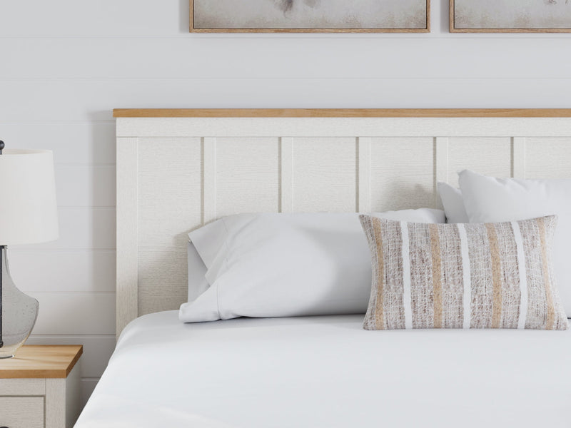 Linnocreek Panel Bed