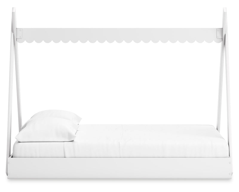 Hallityn White Platform Bedroom Set