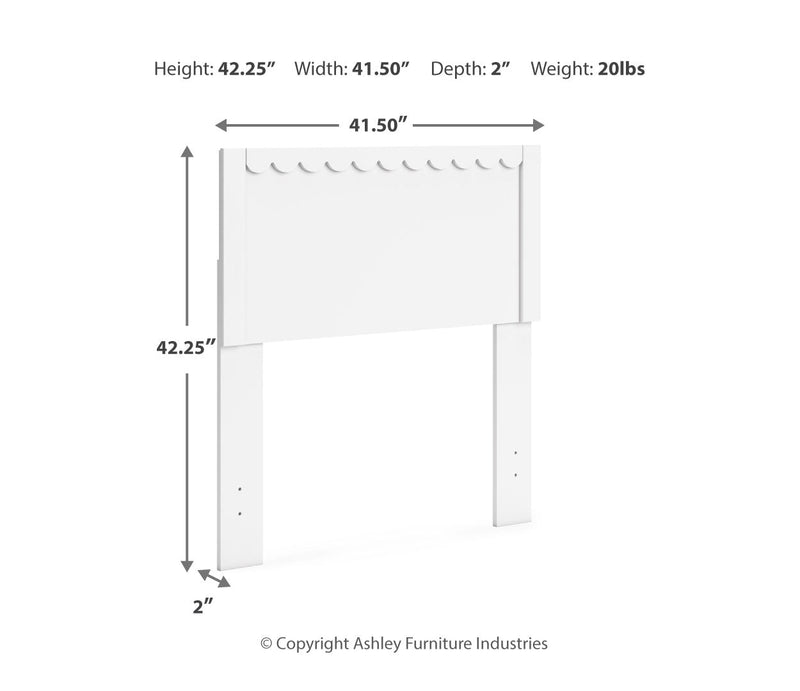 Hallityn White Platform Bedroom Set