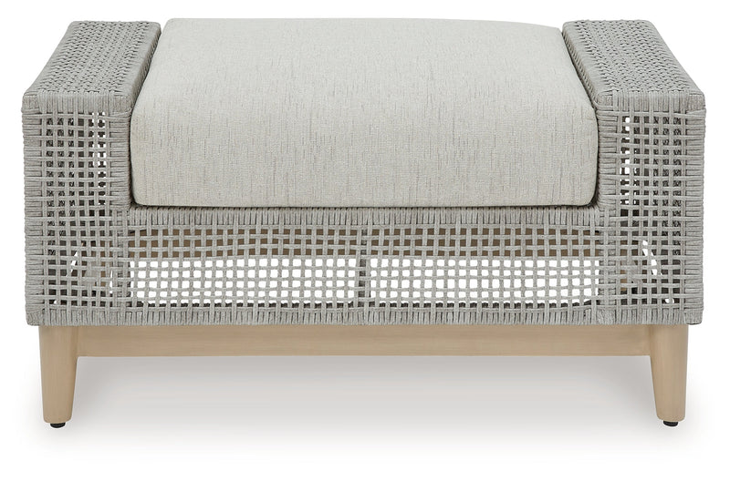 Seton Creek 2 Outdoor Chairs with End Table