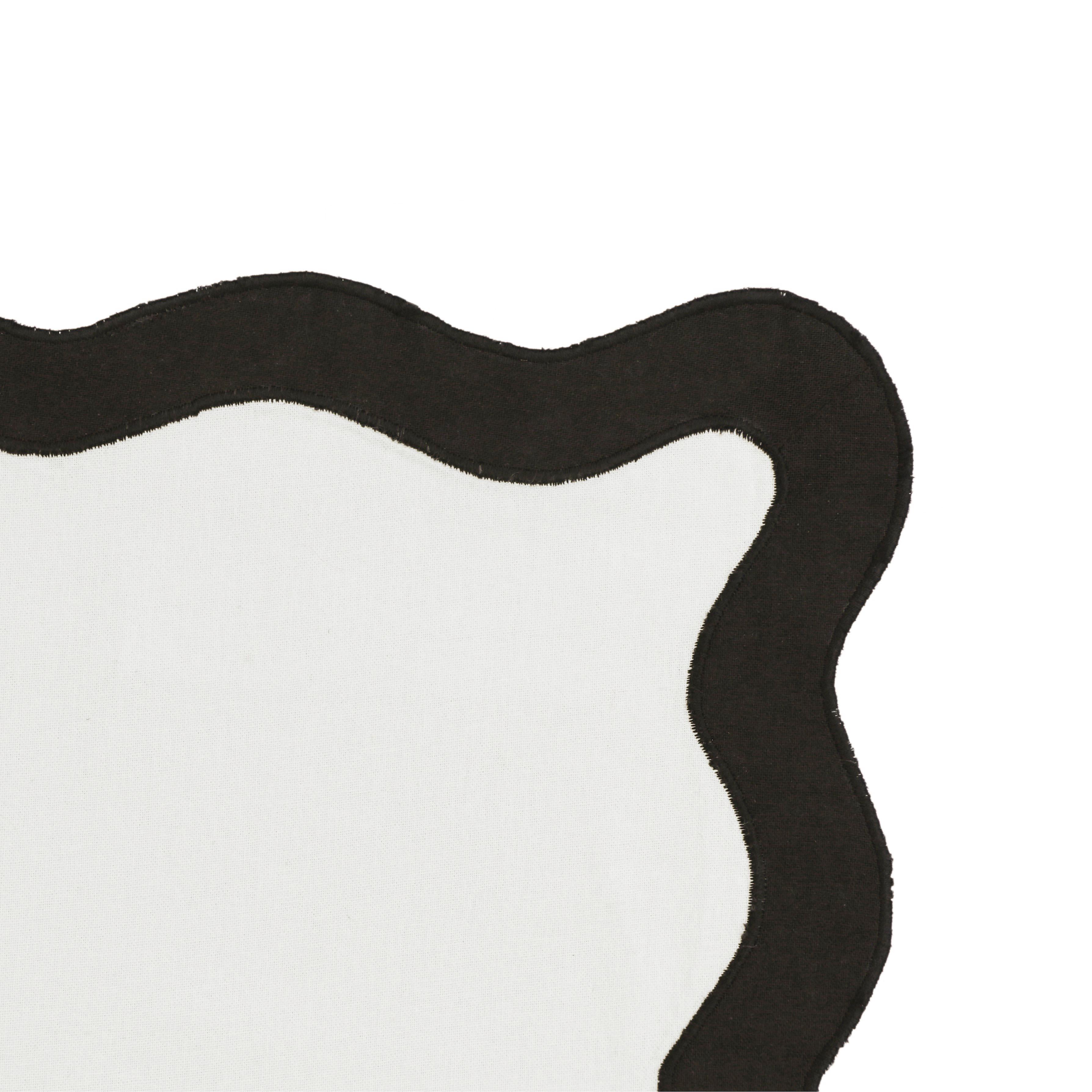 Scalloped Edge Black and White Cotton Placemat - Set of 4