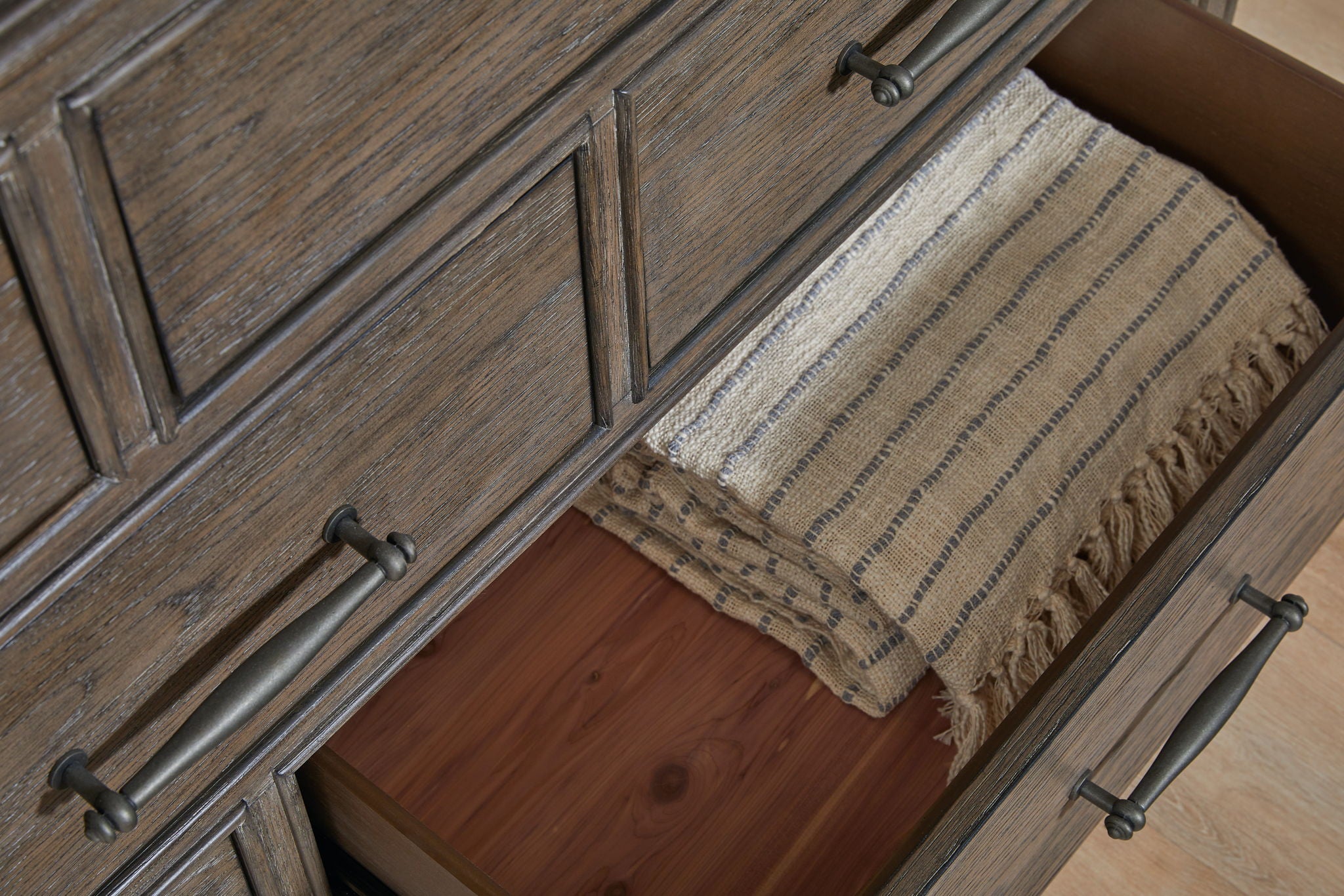 Madison Ridge - 10 Drawer Dresser