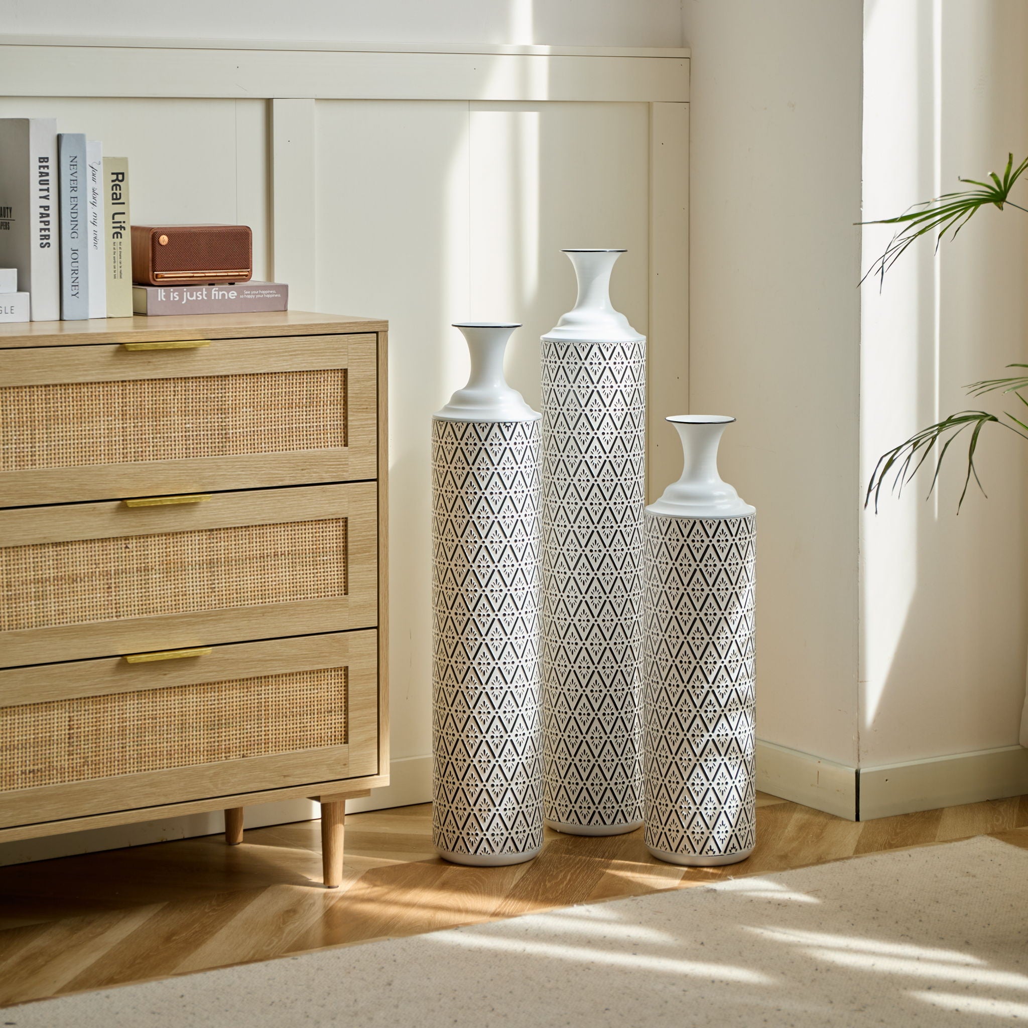 Modern Floor Vase Set Metal Vases With Geometric Pattern, 3 Piece Home Decor Set - White / Black