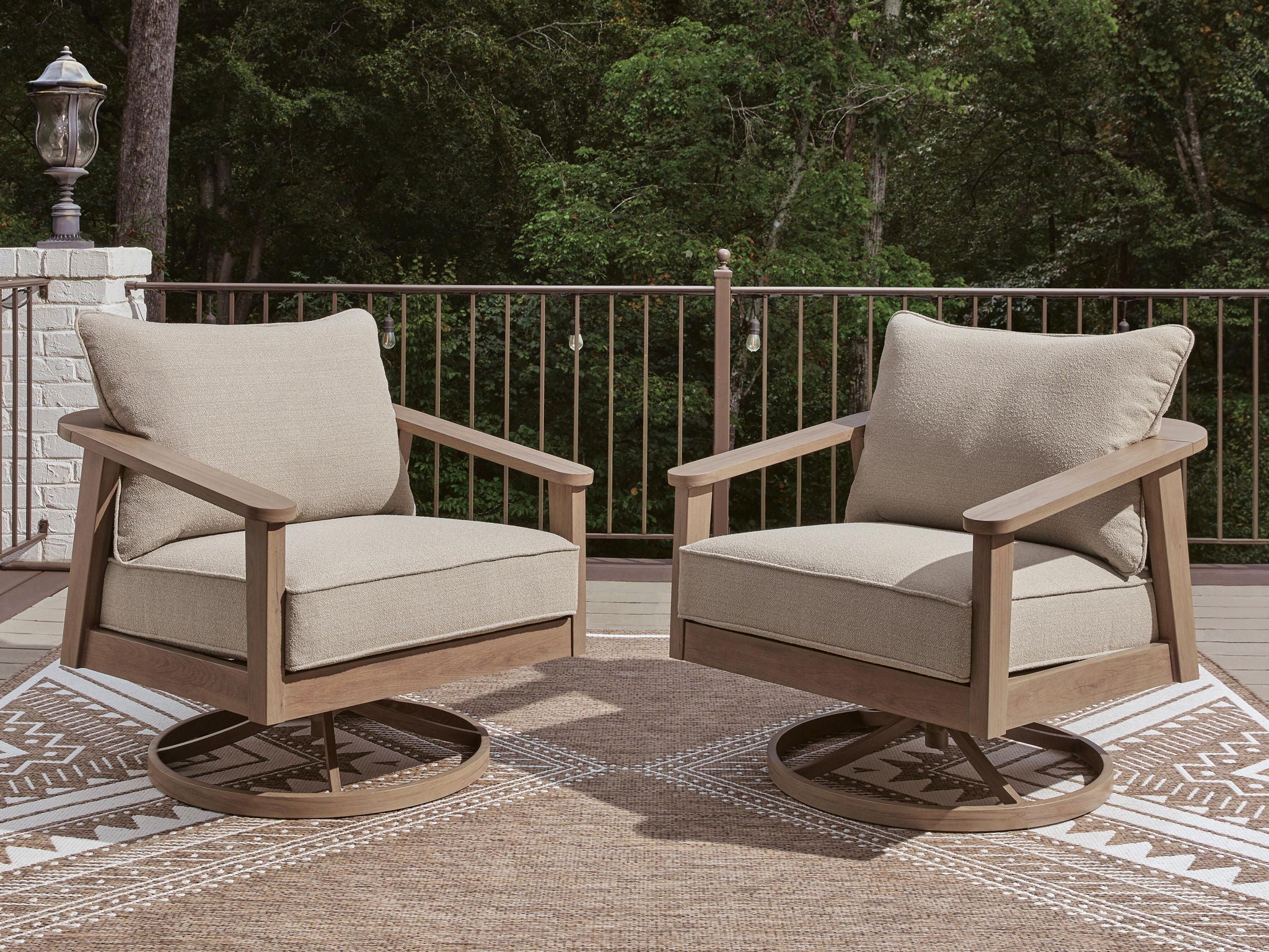 Harmony Headlands - Swivel Lounge With Cushion - Natural / Gray