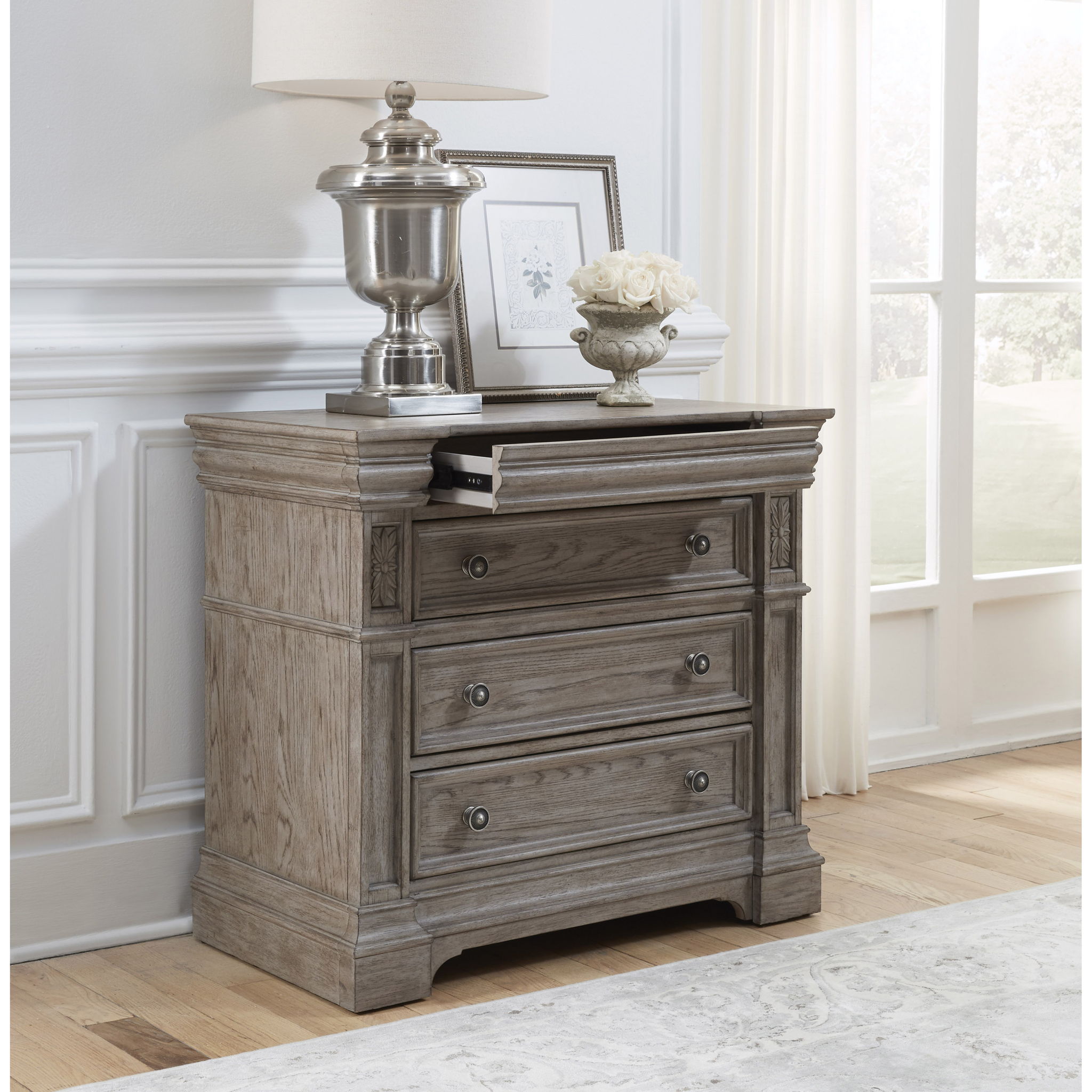 Kingsbury - 4 Drawer Bachelor's Chest - Gray