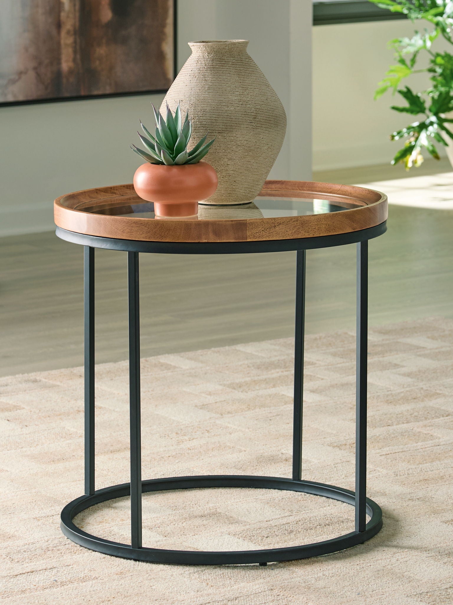 Noraluna - Round Table