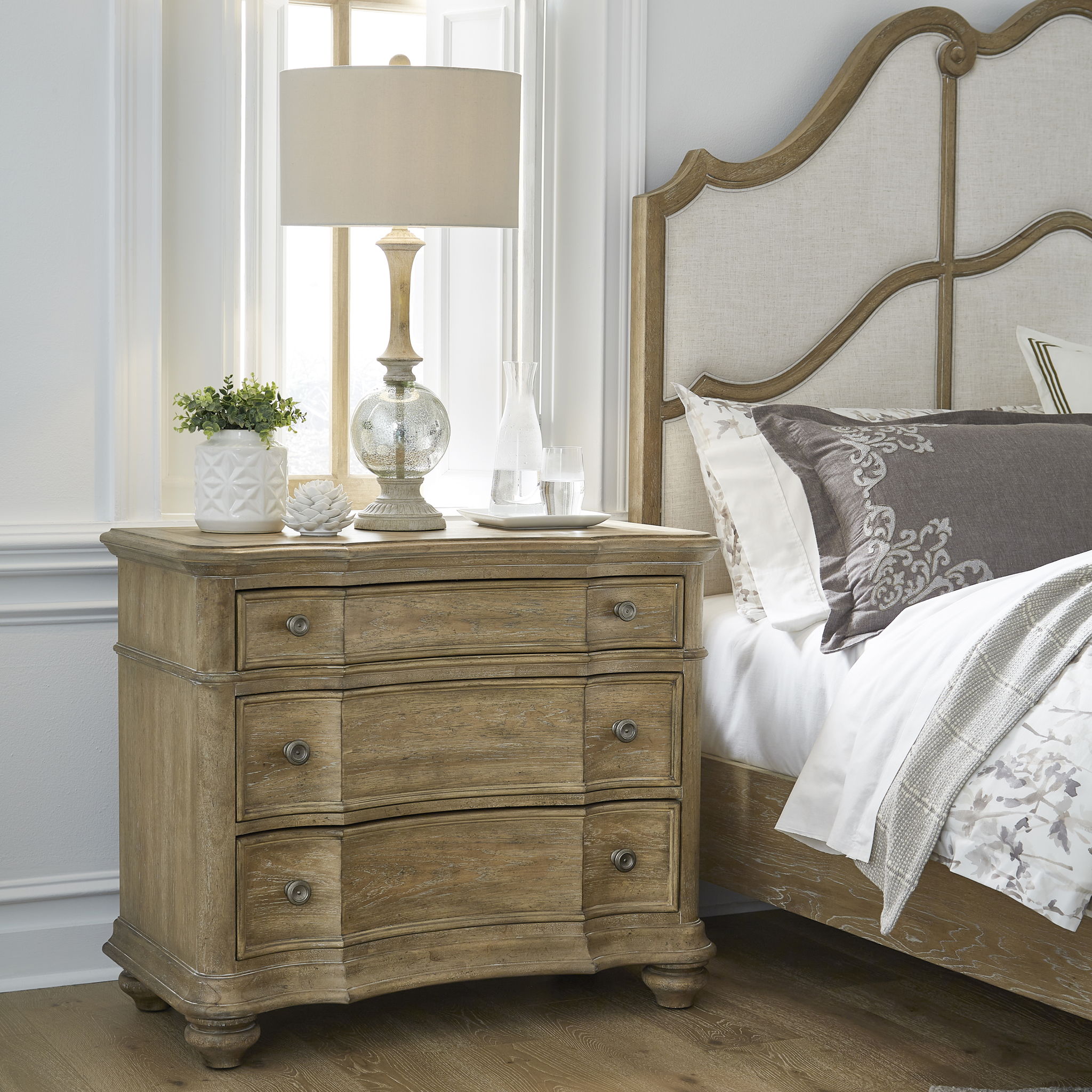 Weston Hills - Bachelor's Chest - Natural