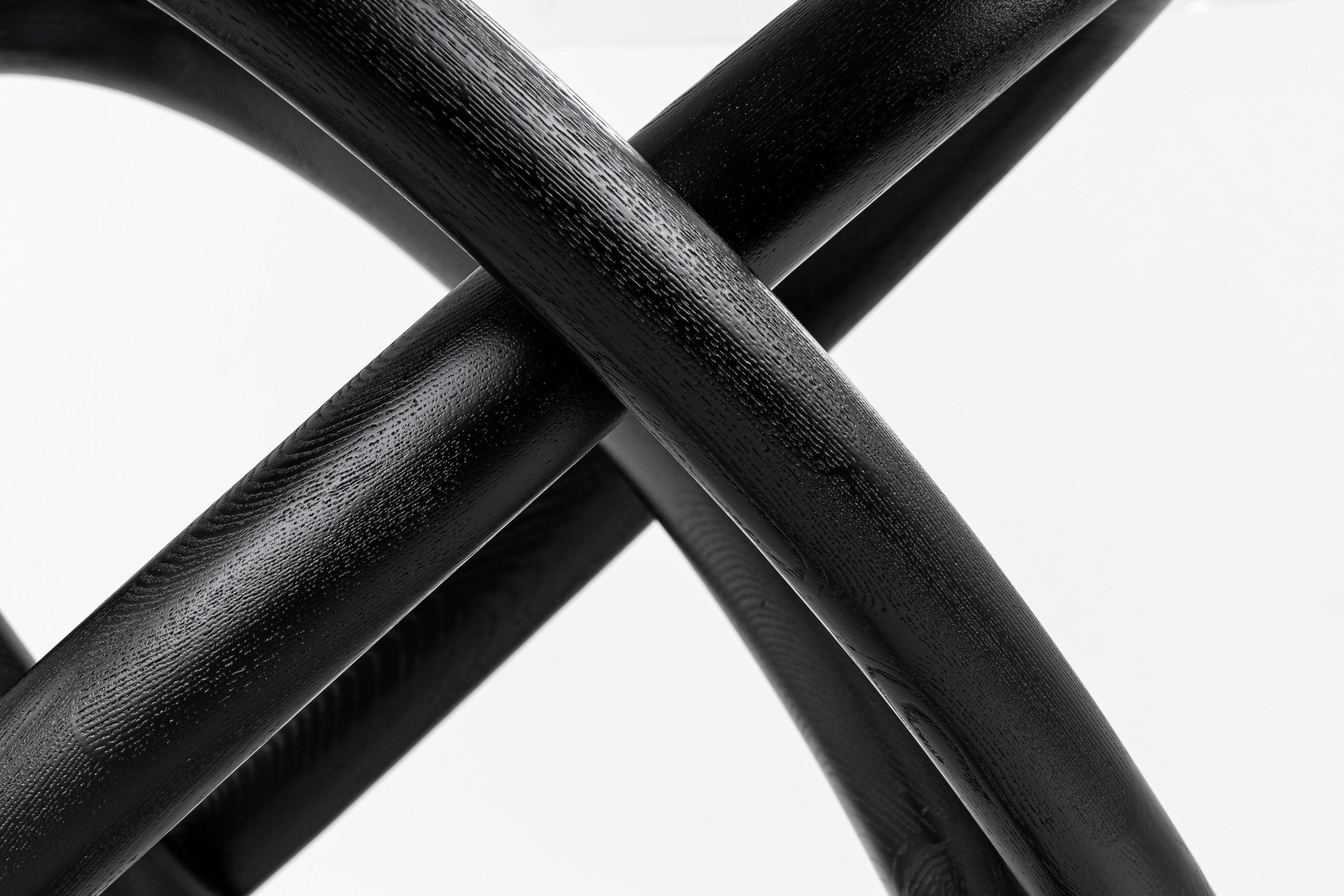 Modrest Mason Round Glass & Black Ash Dining Table
