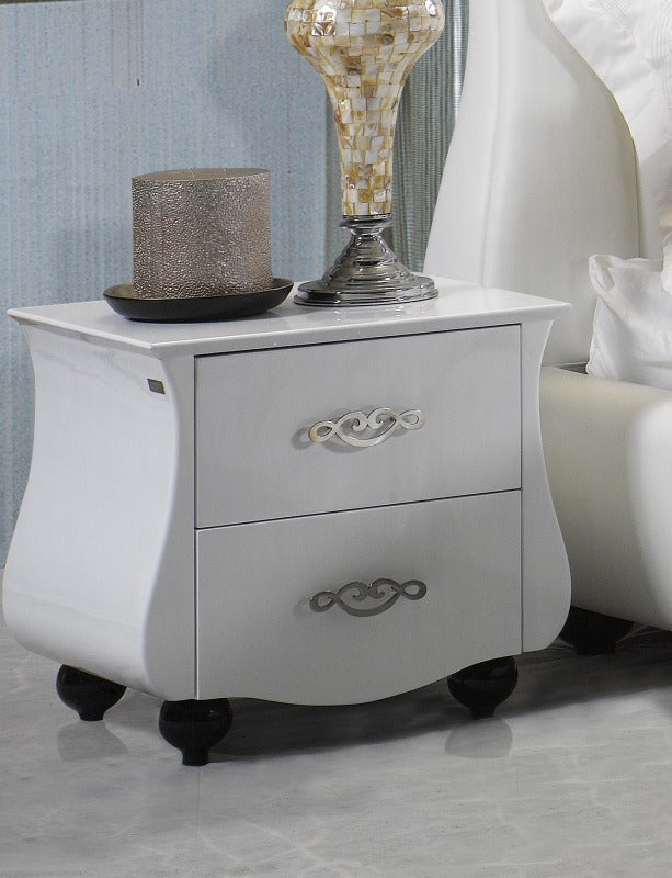 Metta Modern White Leather Eastern King Bed