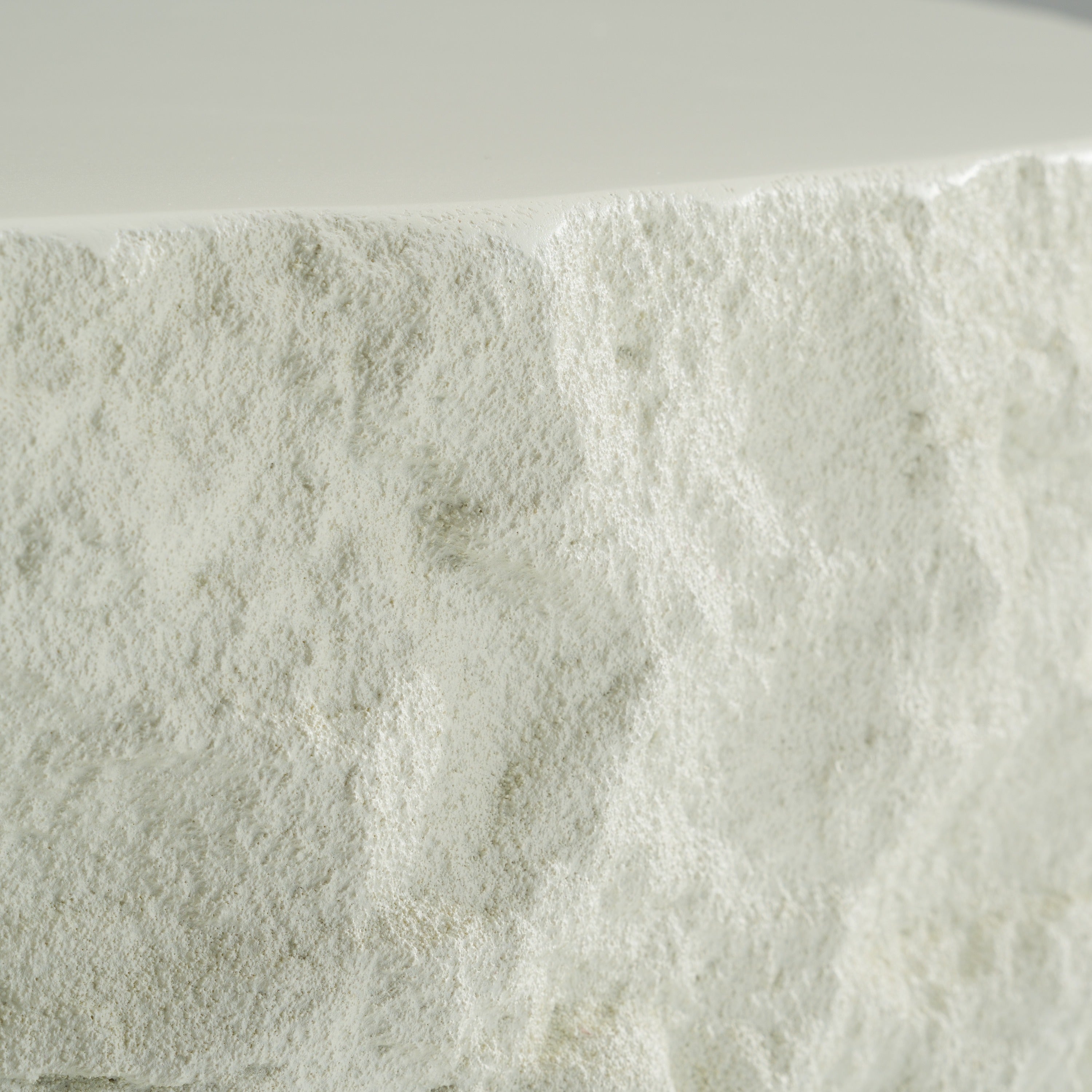 Modrest Quarry - Modern Off-White Round Coffee Table